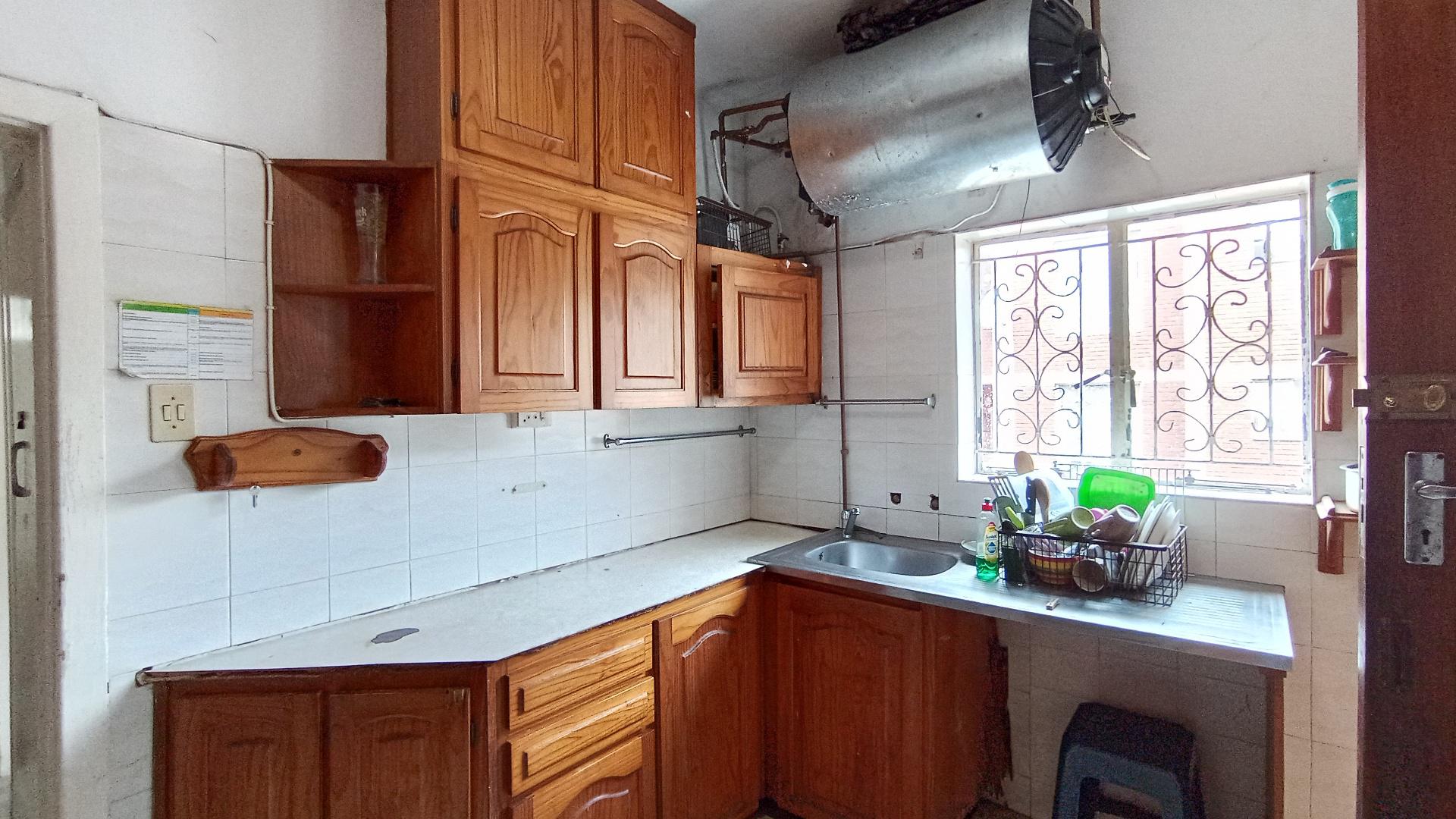 Kitchen - 11 square meters of property in Bulwer (Dbn)