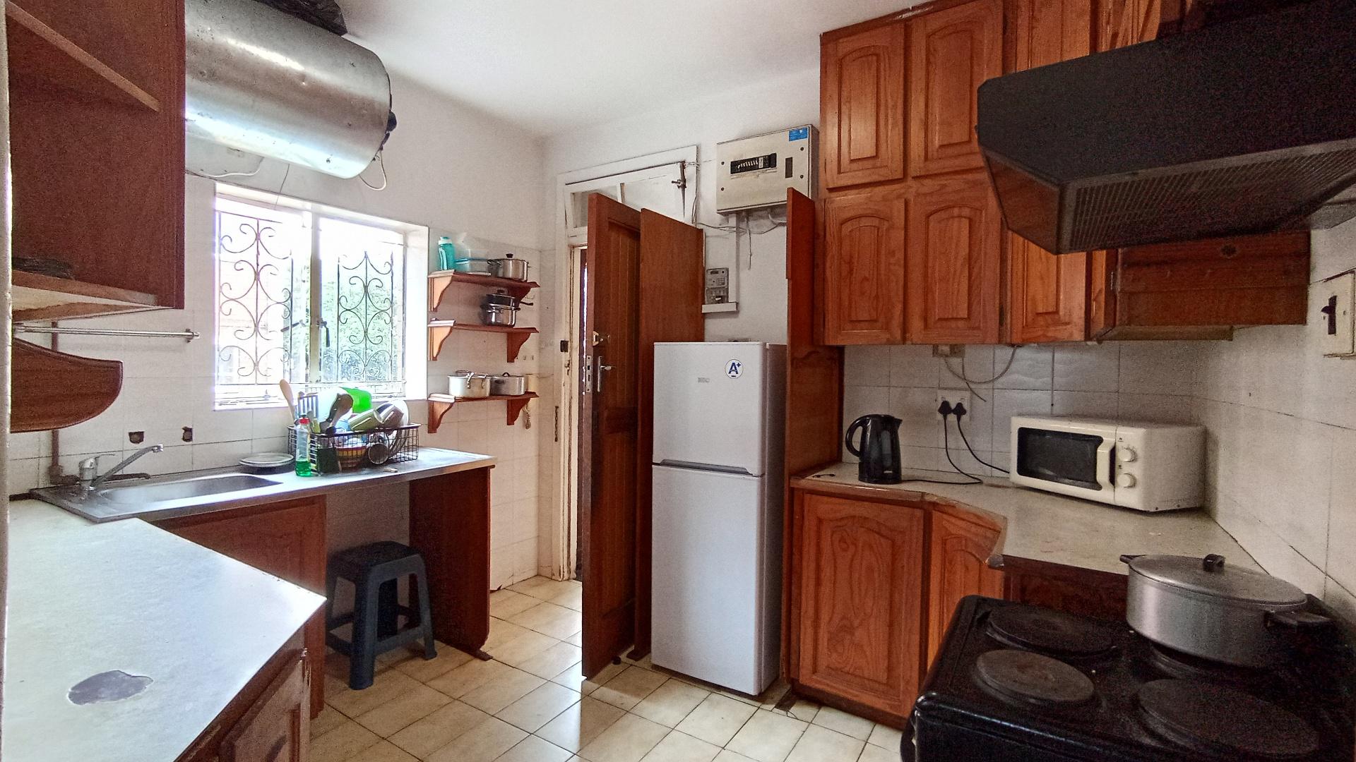 Kitchen - 11 square meters of property in Bulwer (Dbn)