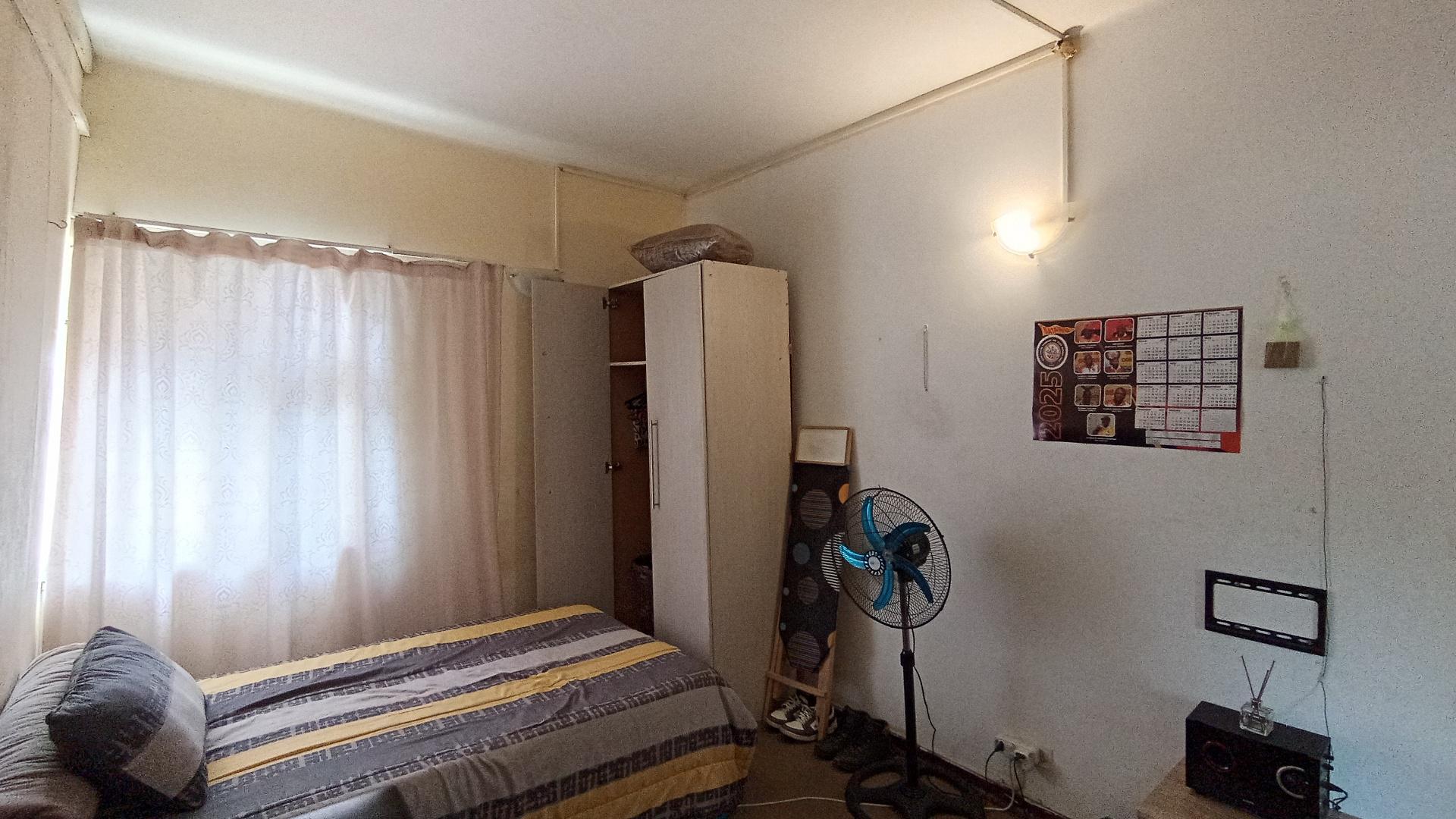 Bed Room 2 - 12 square meters of property in Bulwer (Dbn)
