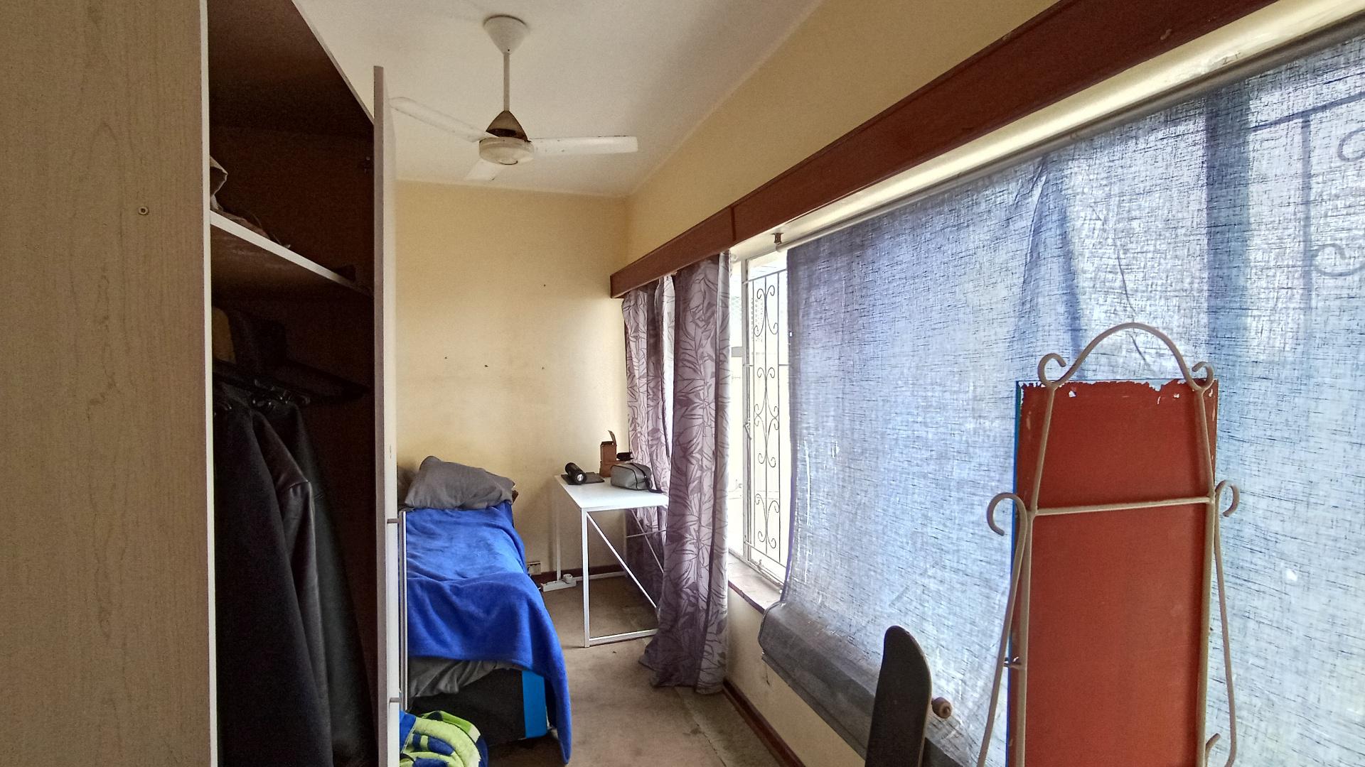 Balcony - 10 square meters of property in Bulwer (Dbn)