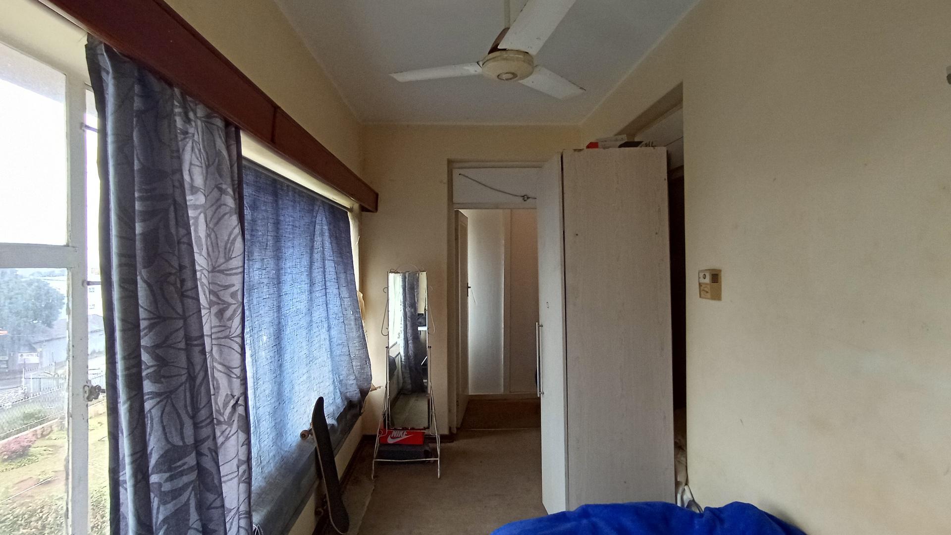 Balcony - 10 square meters of property in Bulwer (Dbn)