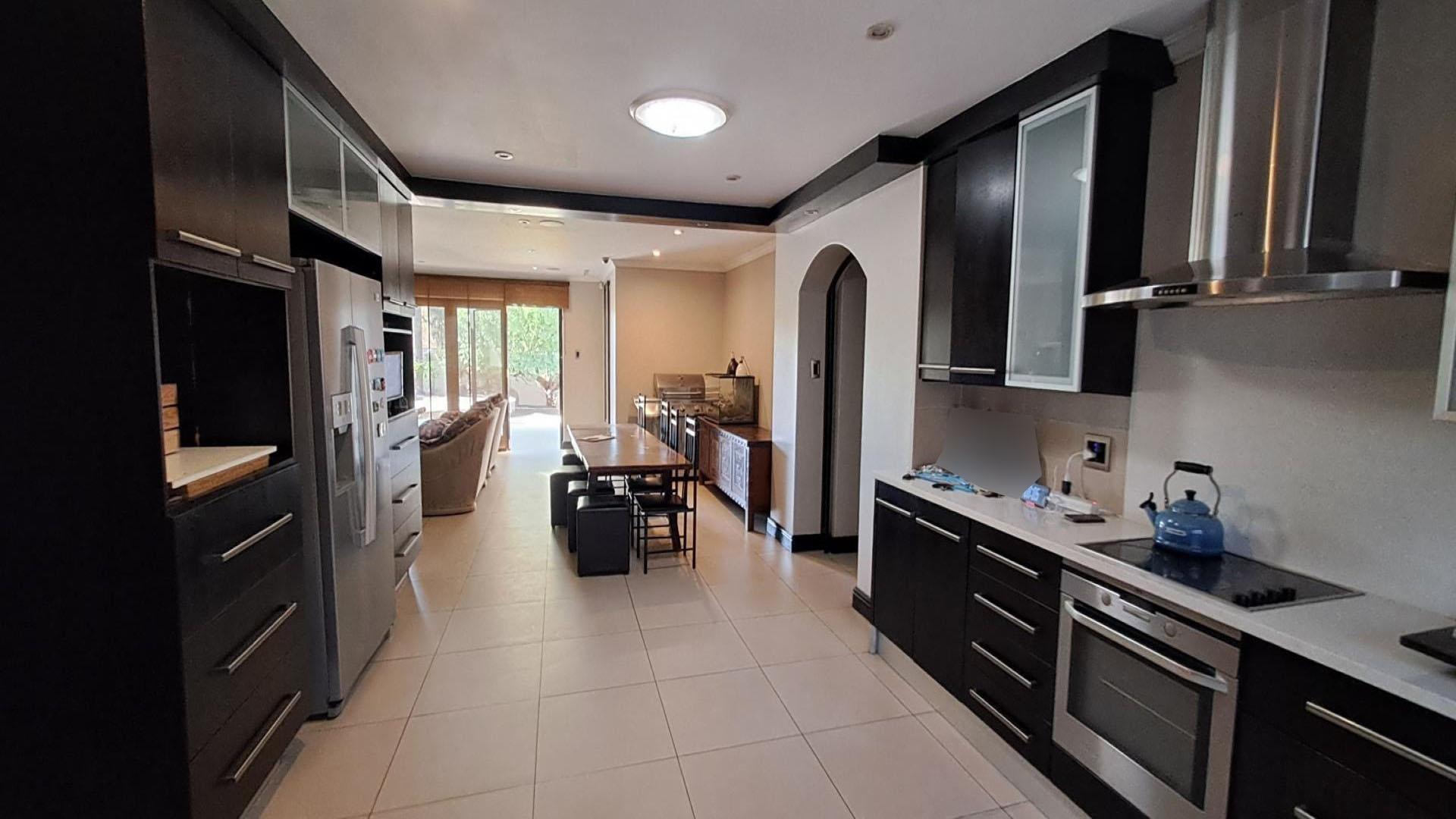 Kitchen of property in Glenvista