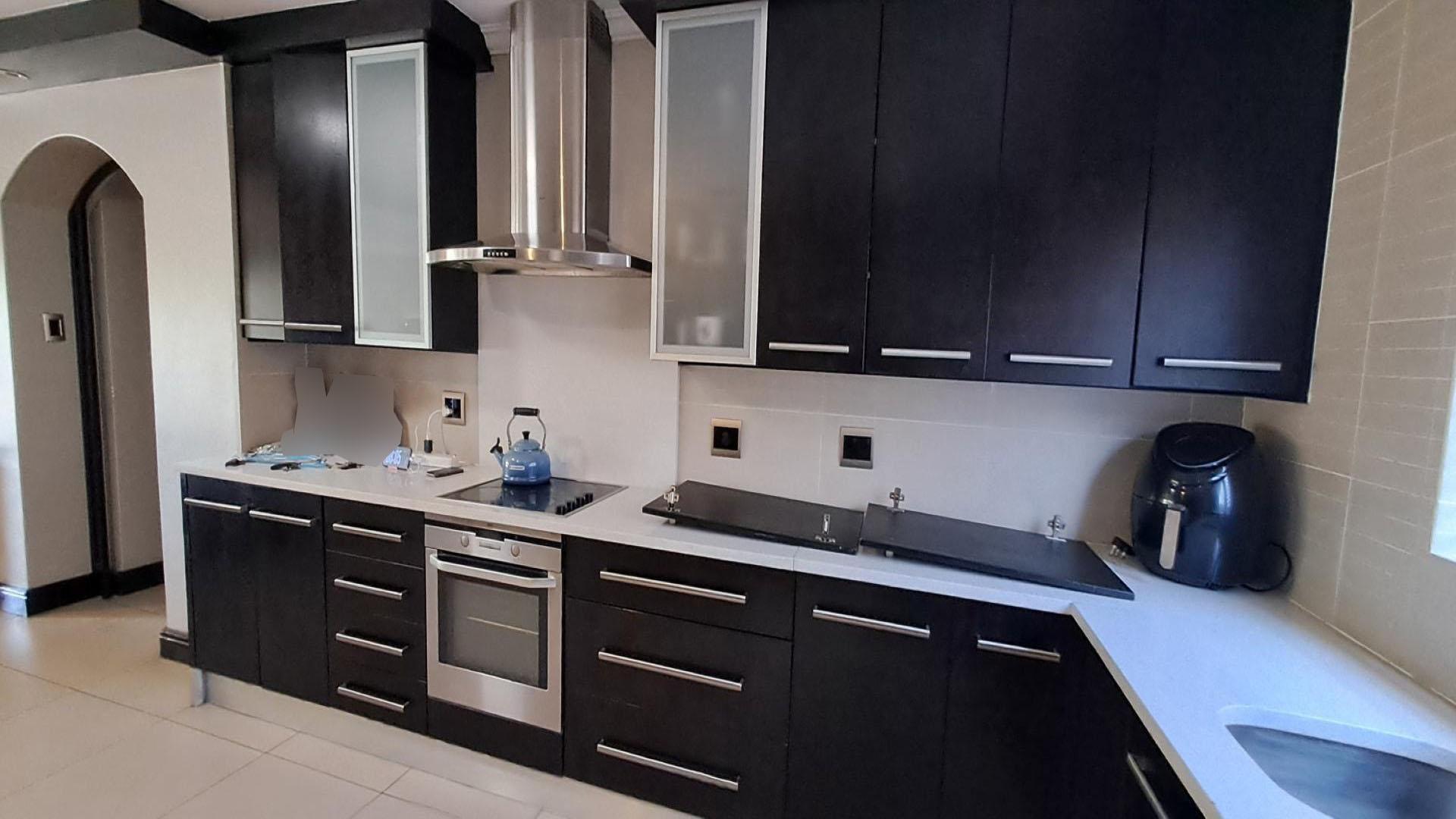 Kitchen of property in Glenvista