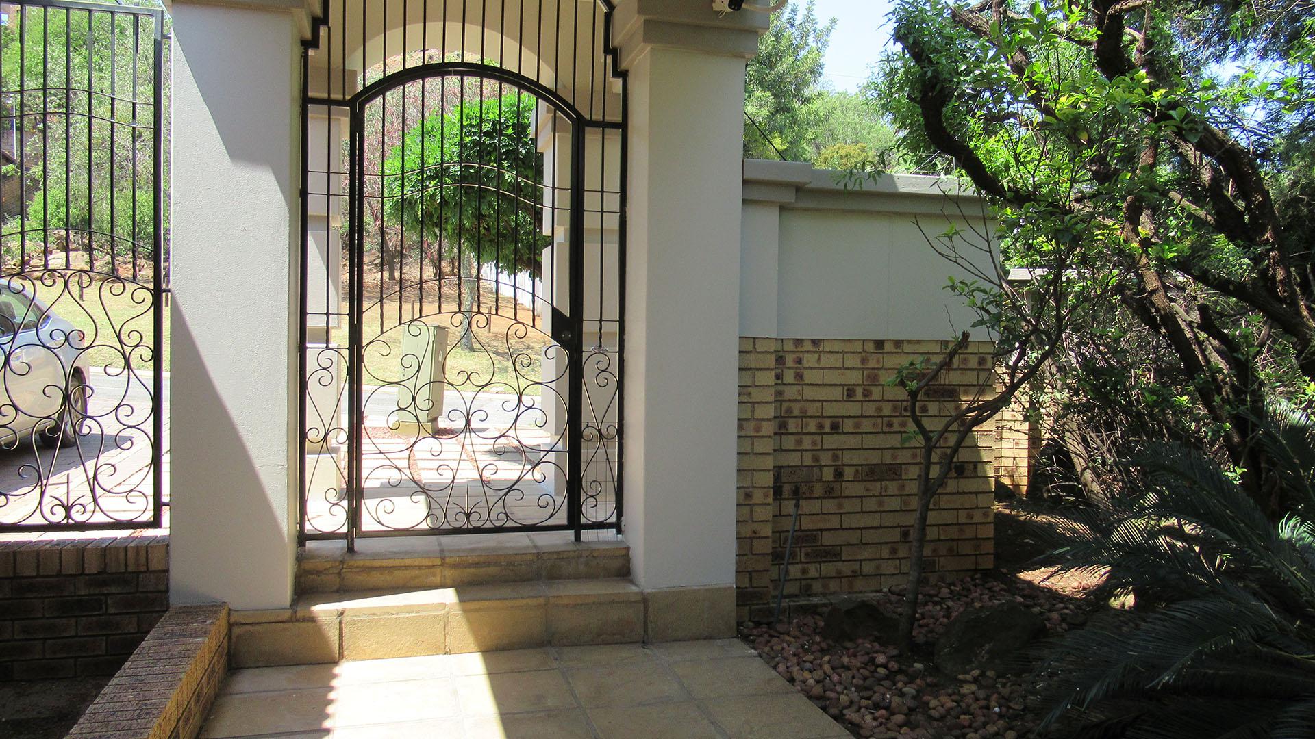Patio - 47 square meters of property in Glenvista