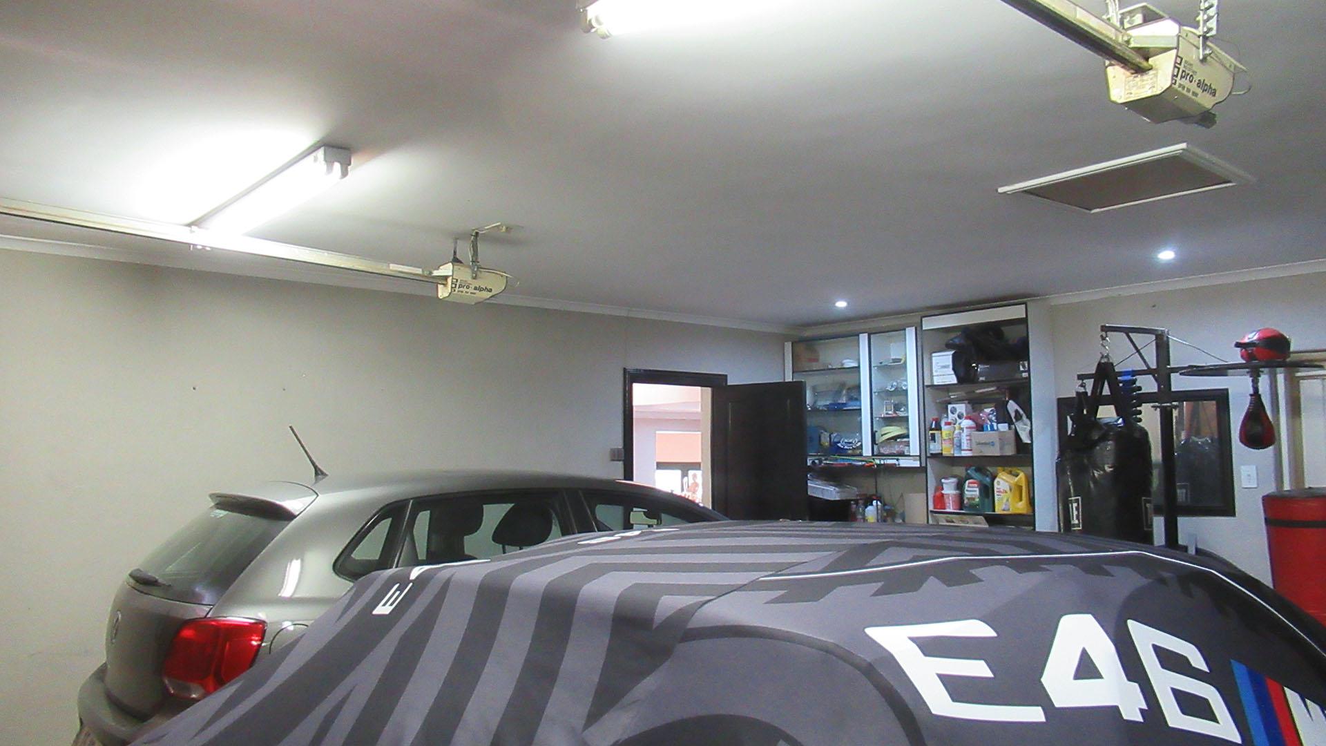 Spaces - 30 square meters of property in Glenvista