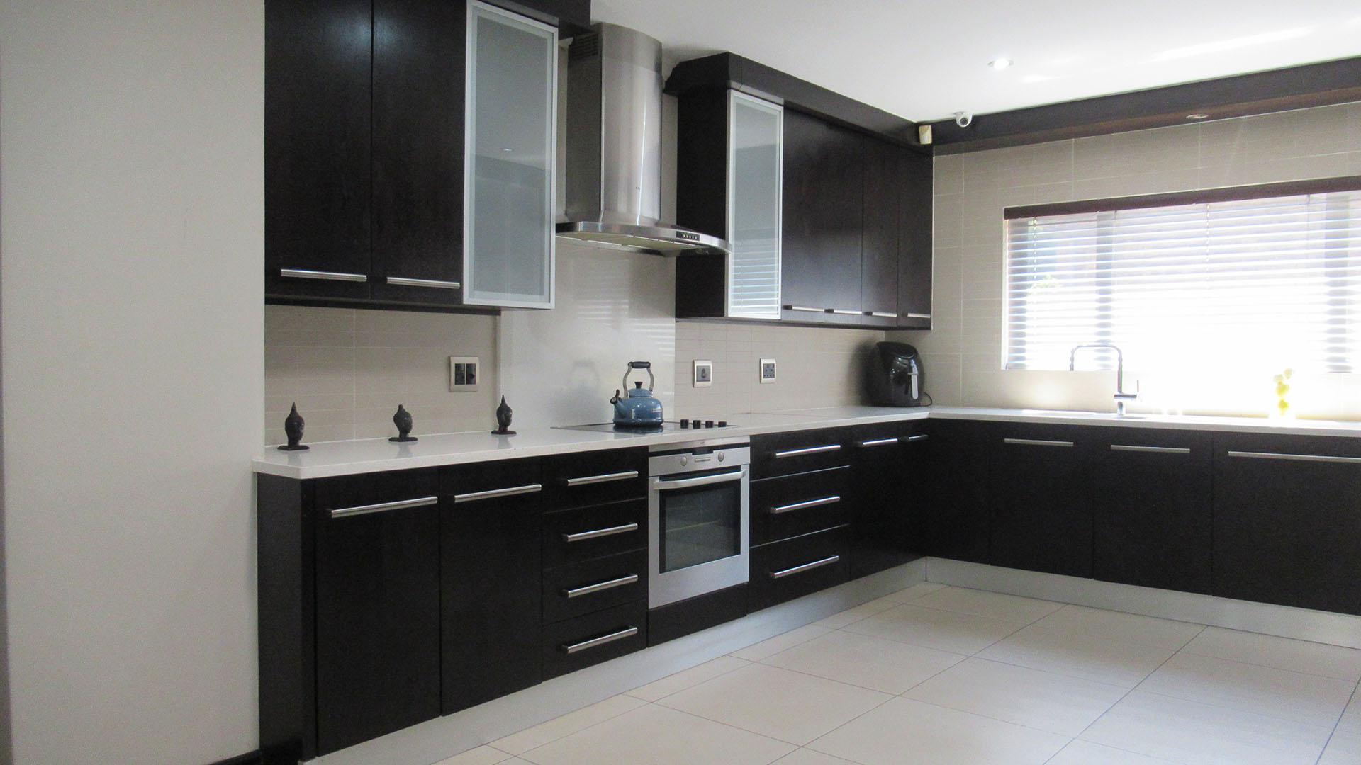 Kitchen - 34 square meters of property in Glenvista