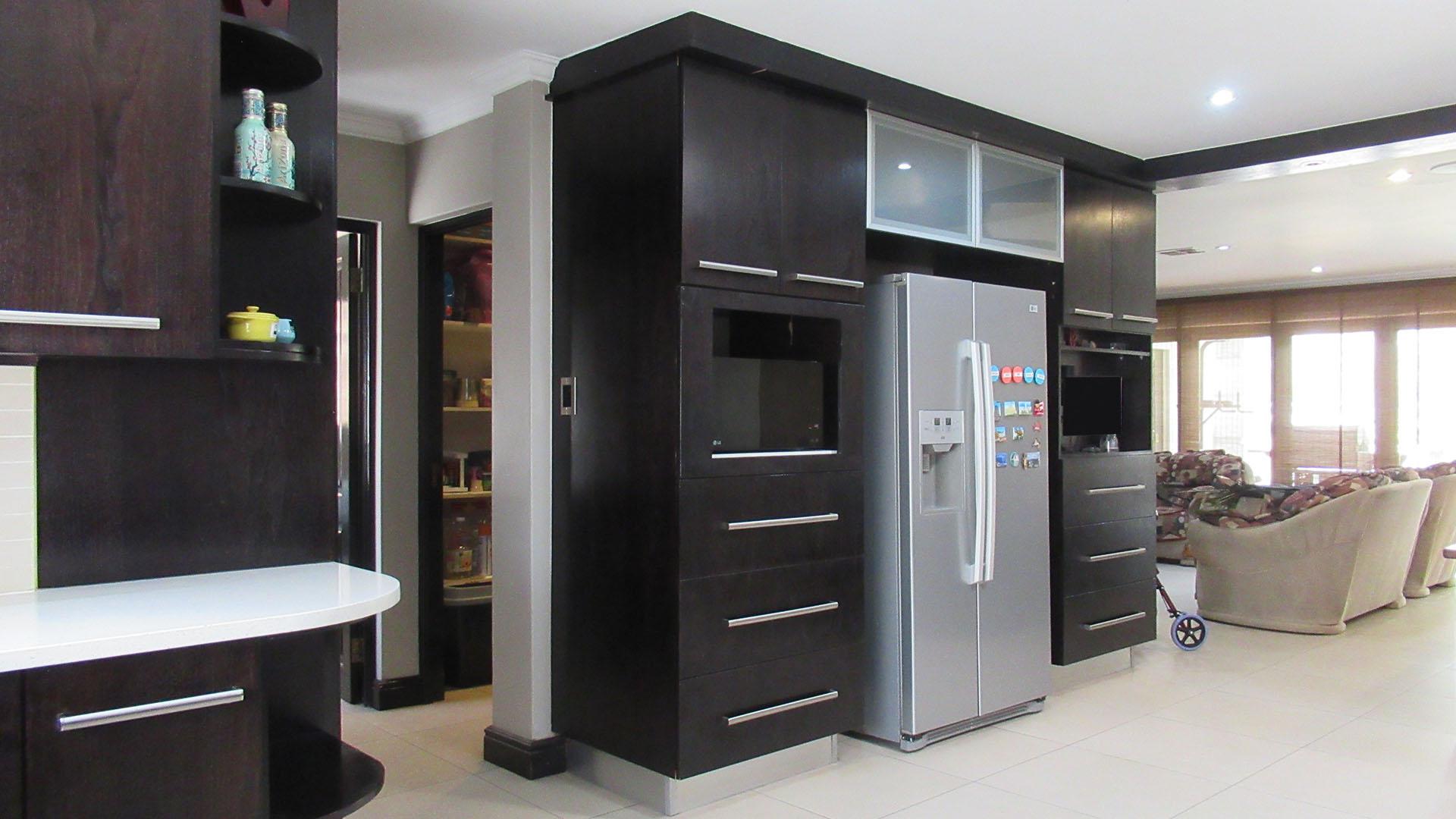 Kitchen - 34 square meters of property in Glenvista