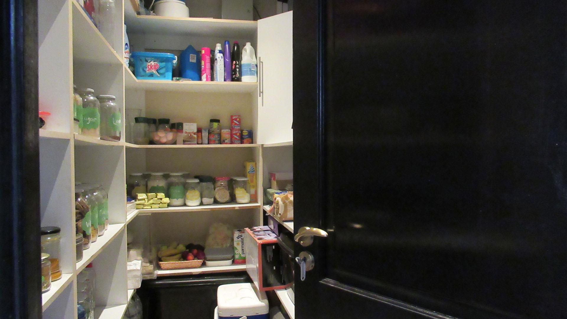 Kitchen - 34 square meters of property in Glenvista