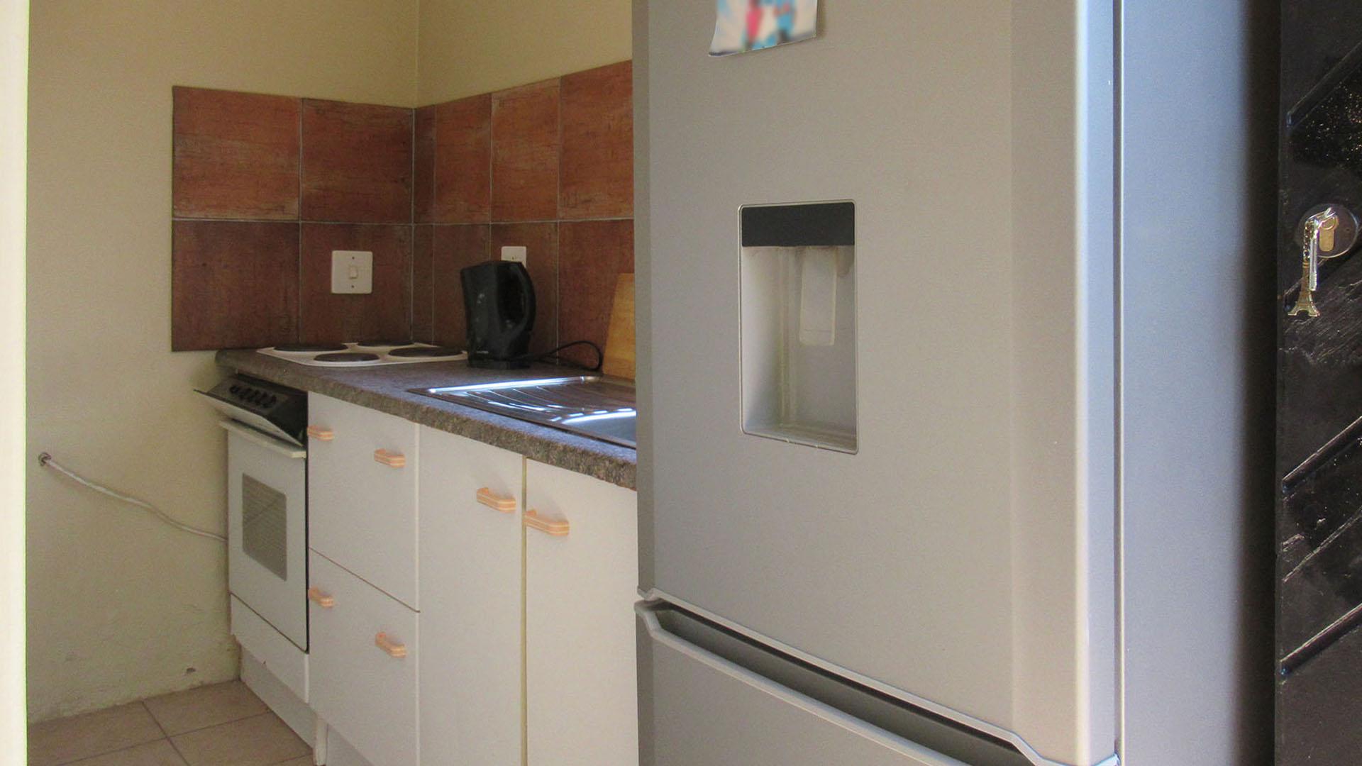 Kitchen - 34 square meters of property in Glenvista