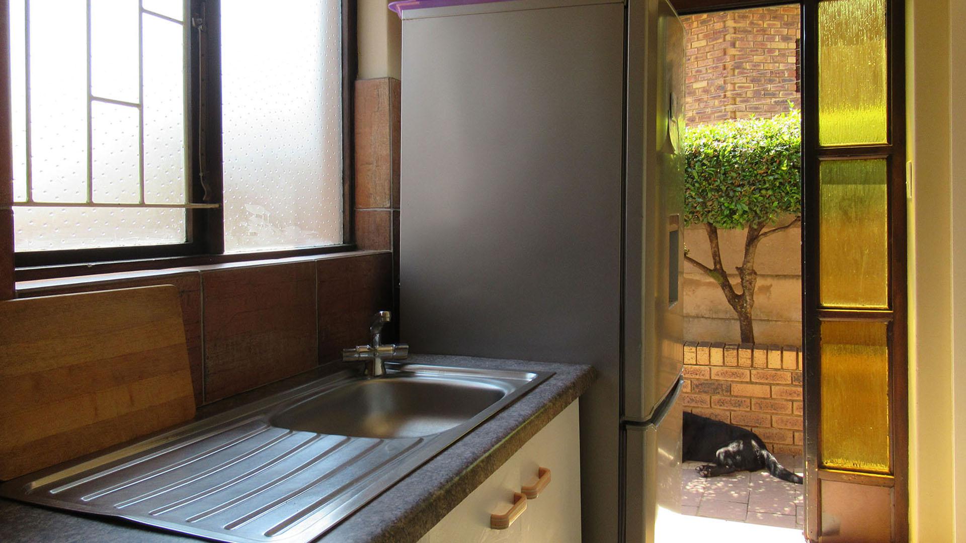 Kitchen - 34 square meters of property in Glenvista