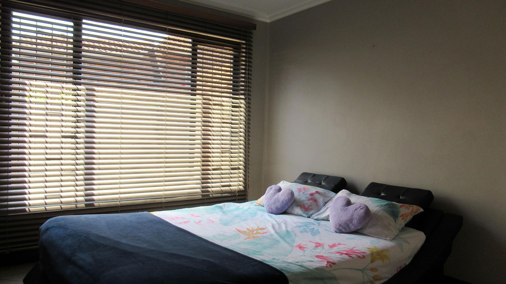 Bed Room 1 - 9 square meters of property in Glenvista