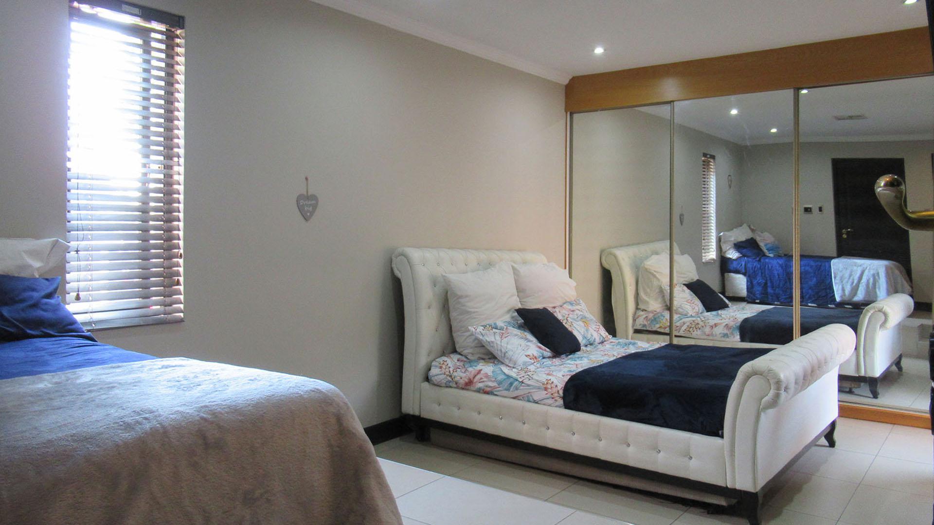 Bed Room 2 - 22 square meters of property in Glenvista