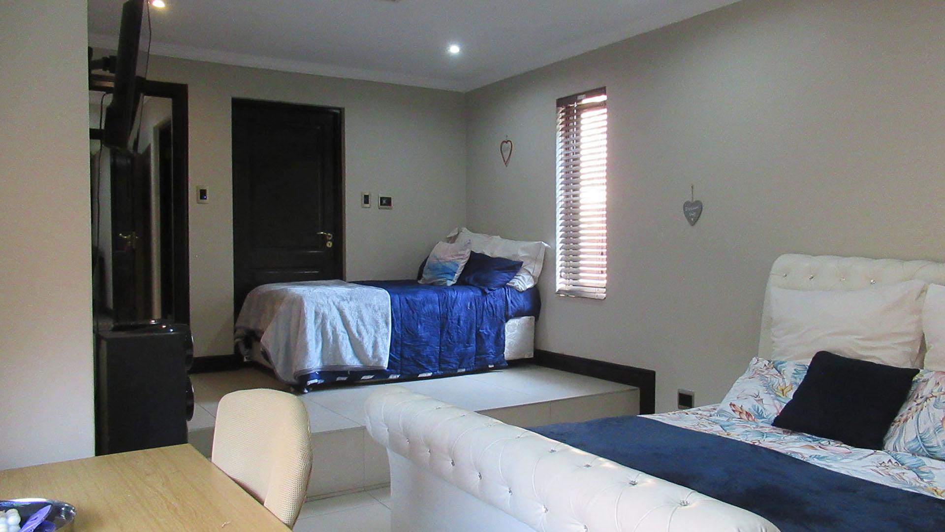 Bed Room 2 - 22 square meters of property in Glenvista