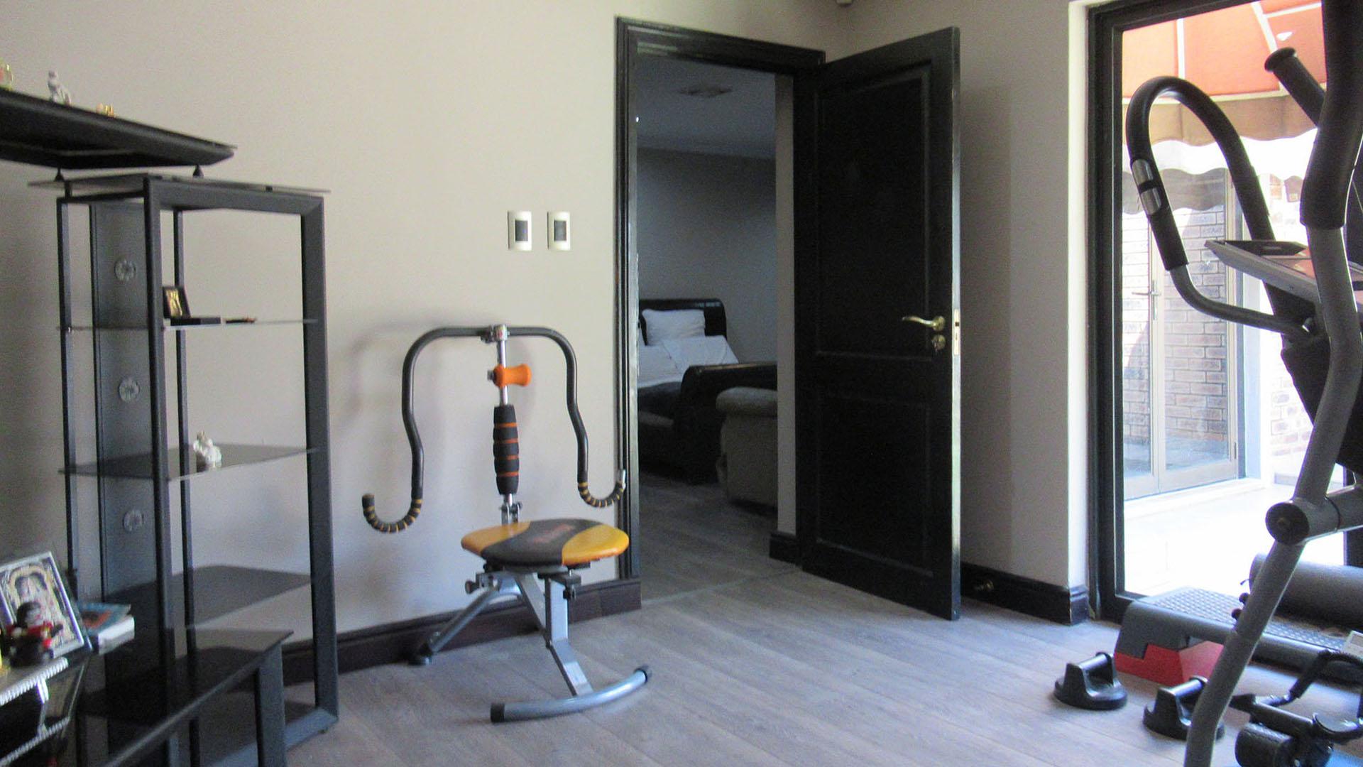 Spaces - 30 square meters of property in Glenvista