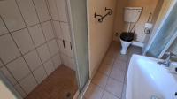 Bathroom 1 of property in Glenvista