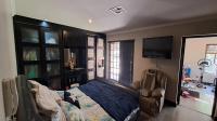 Main Bedroom of property in Glenvista