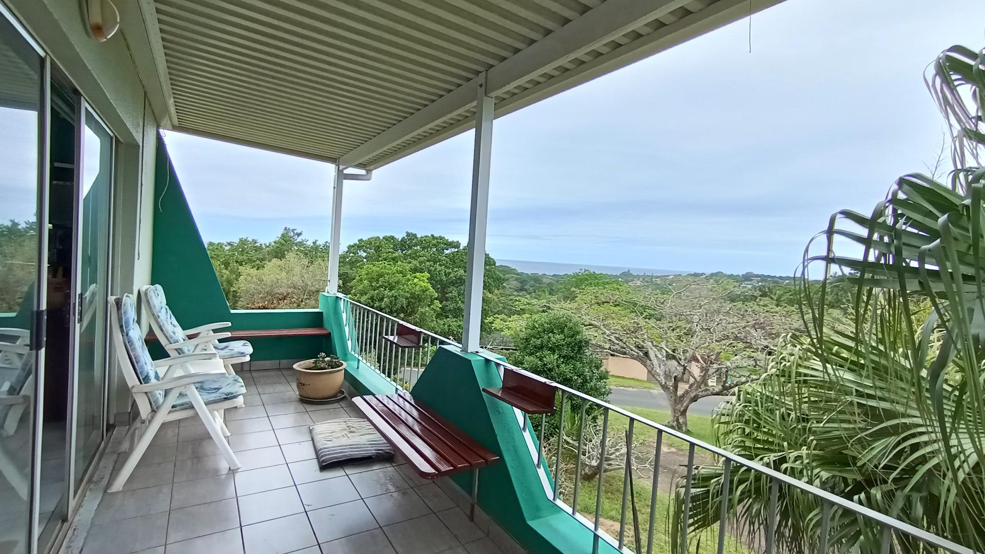 Balcony - 24 square meters of property in Uvongo