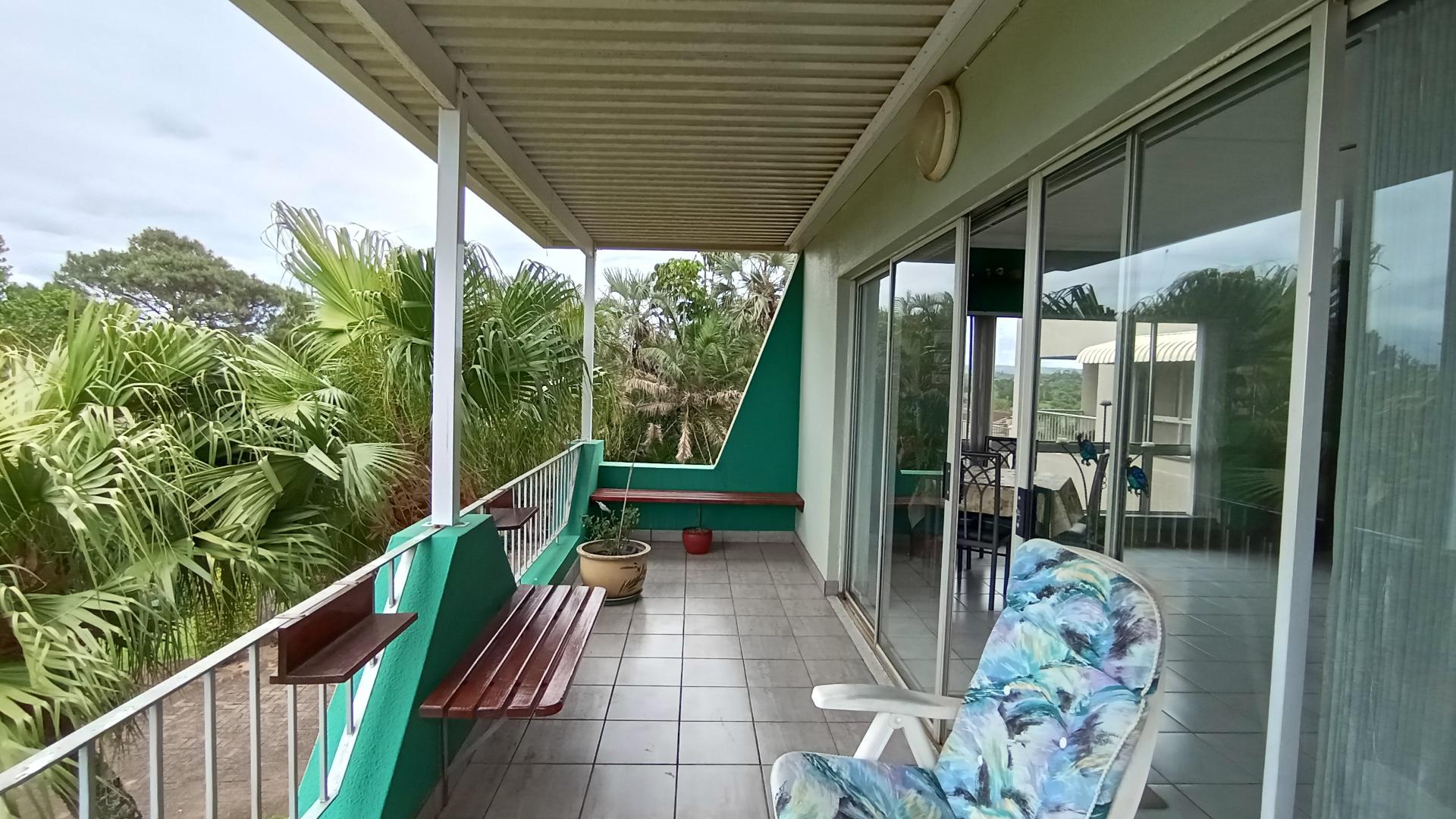 Balcony - 24 square meters of property in Uvongo