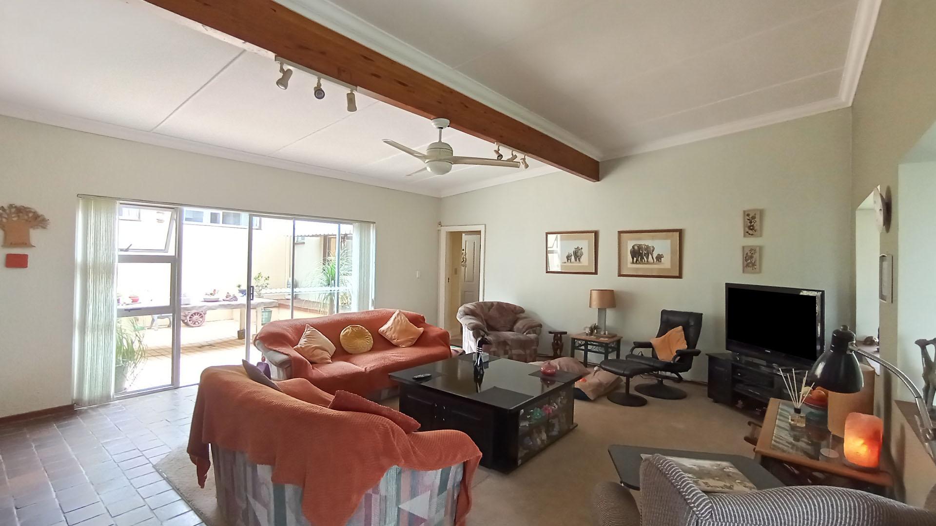 Lounges - 47 square meters of property in Uvongo