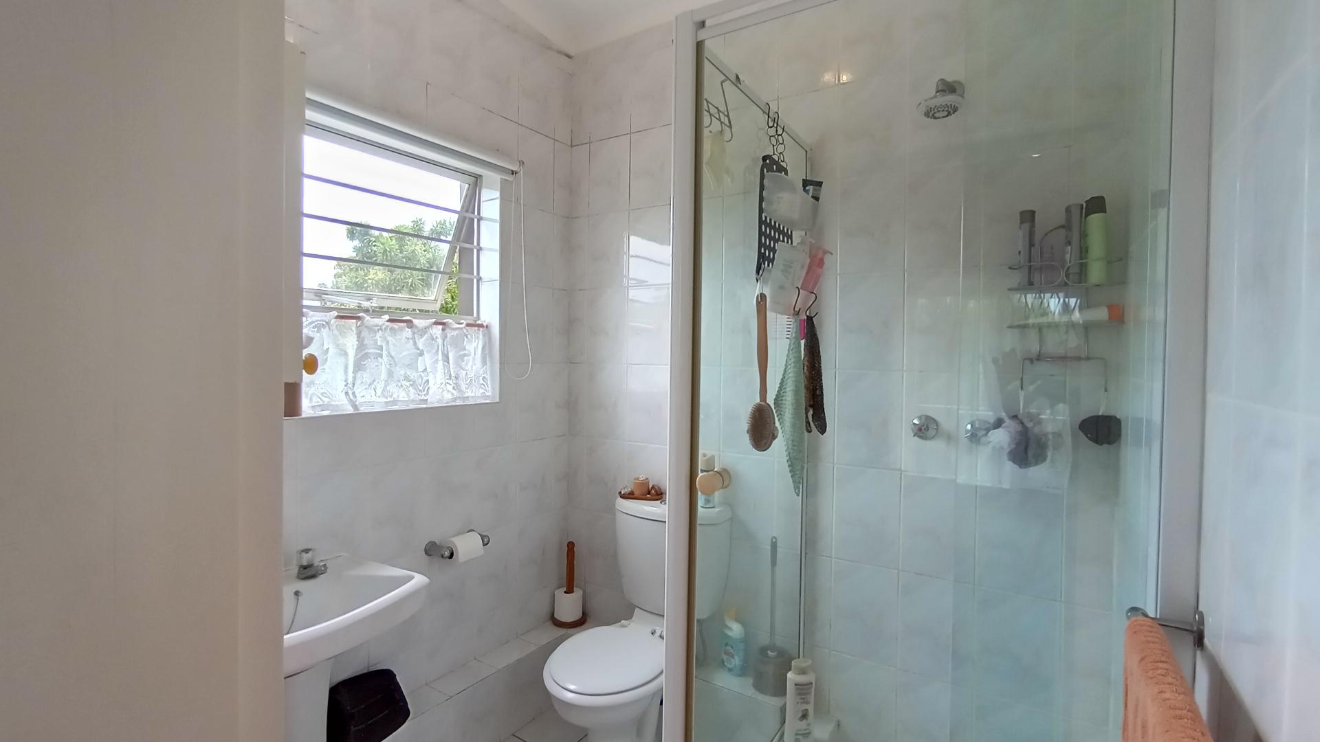 Bathroom 1 - 5 square meters of property in Uvongo