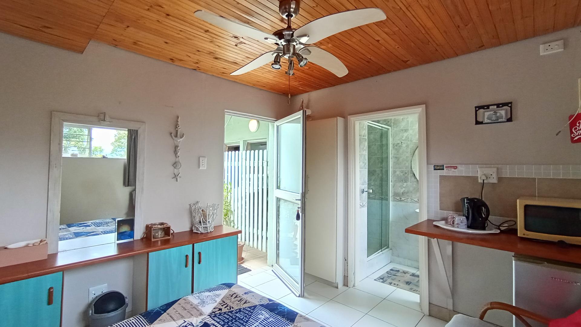 Flatlet - 82 square meters of property in Uvongo