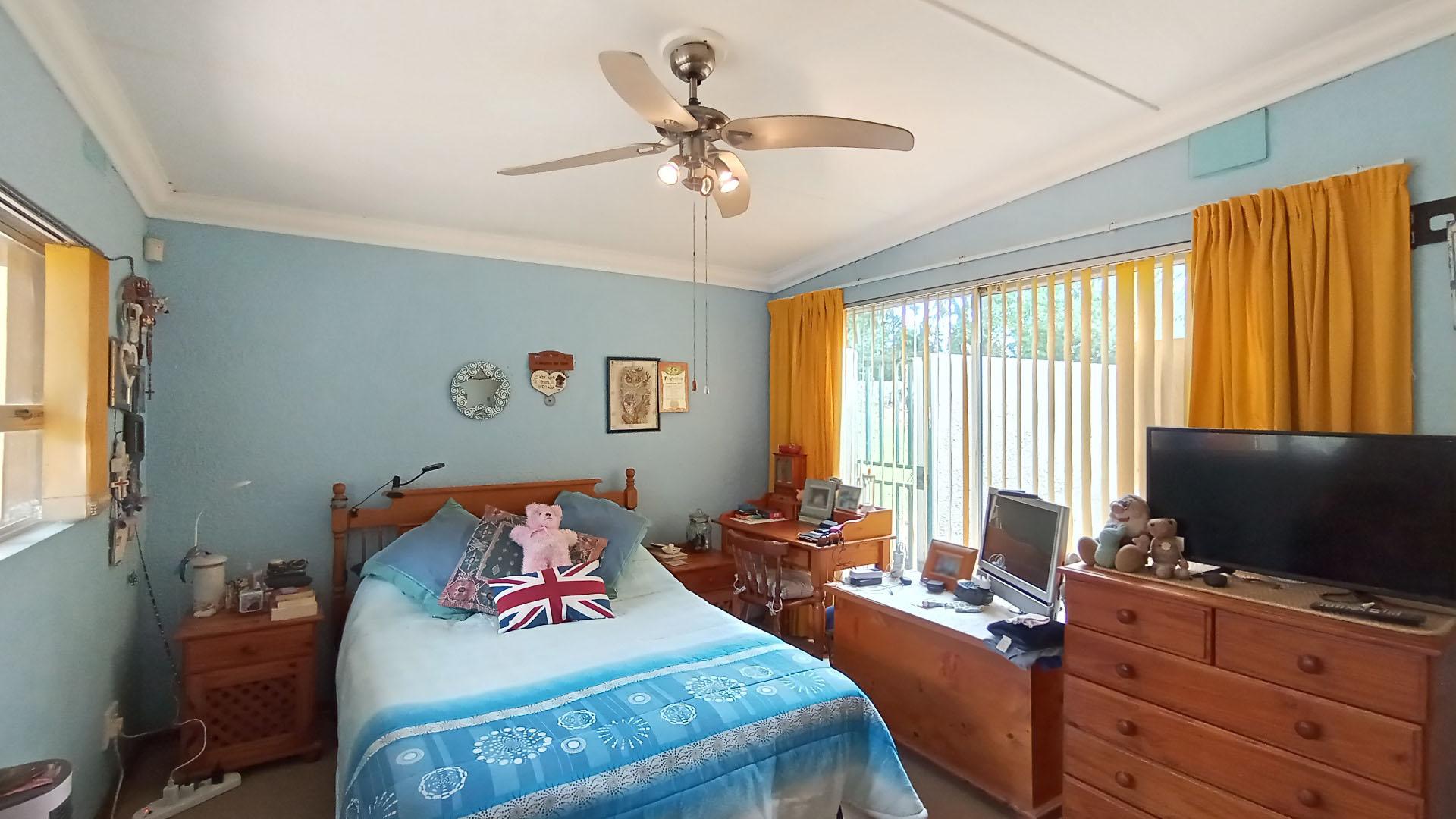 Bed Room 3 - 20 square meters of property in Uvongo