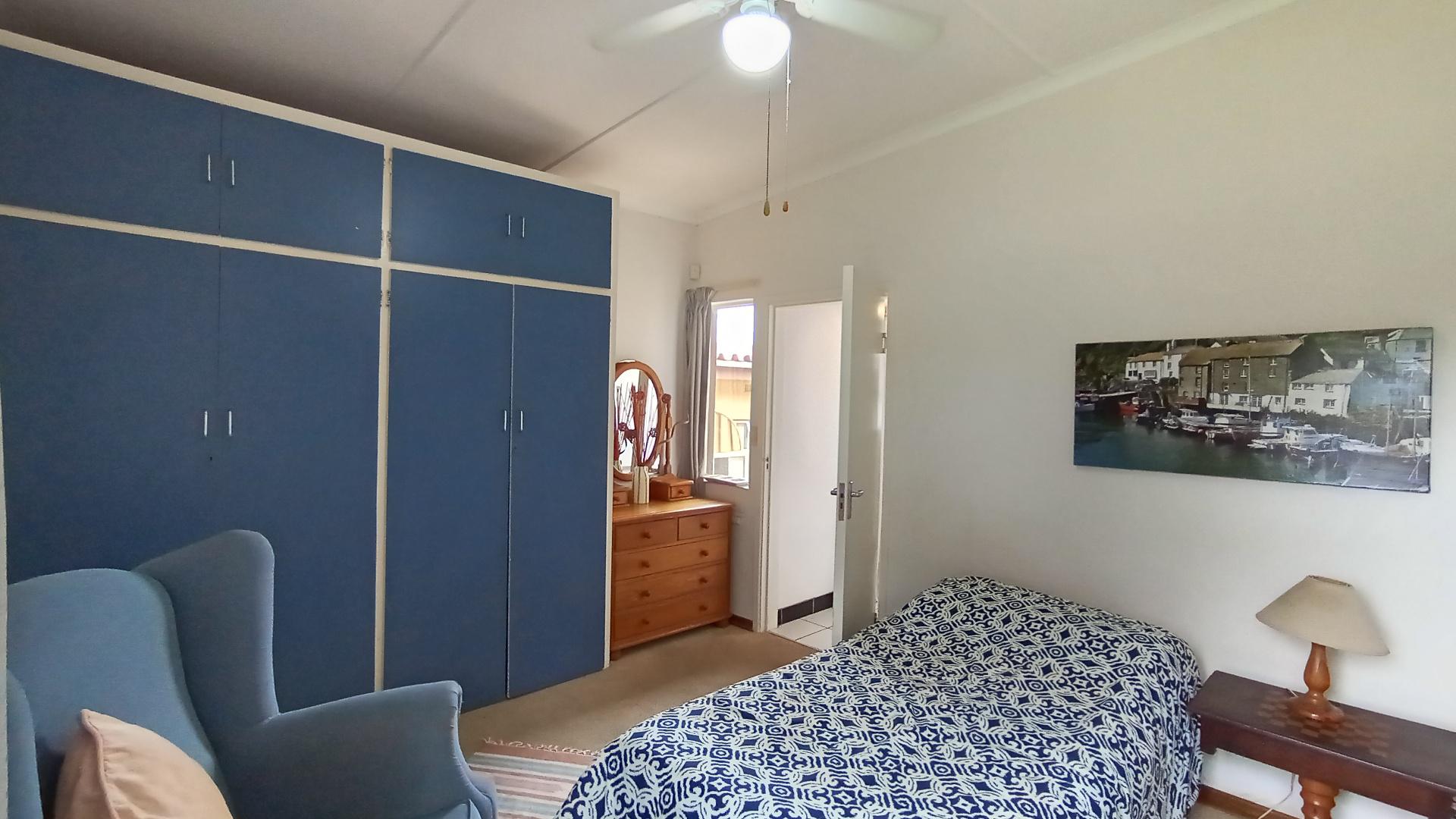 Flatlet - 82 square meters of property in Uvongo