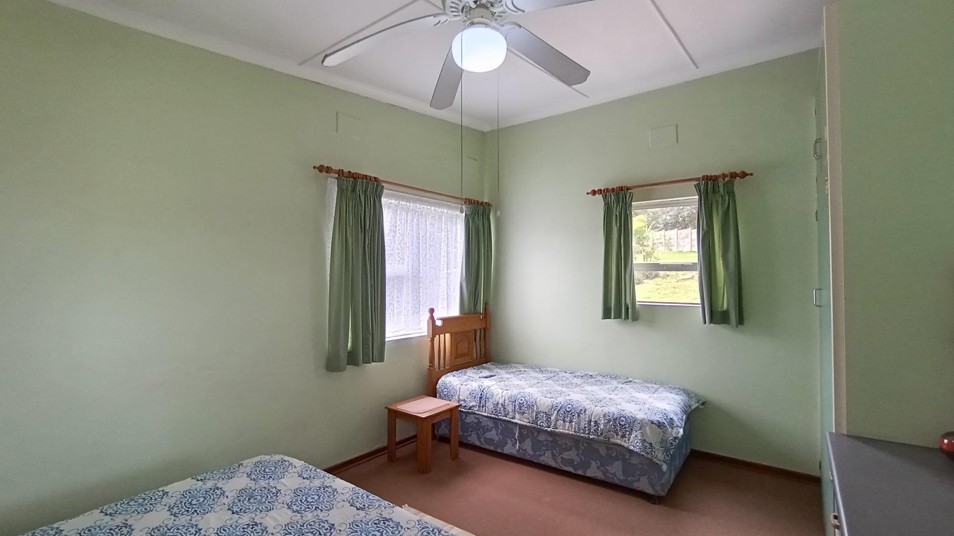 Flatlet - 82 square meters of property in Uvongo