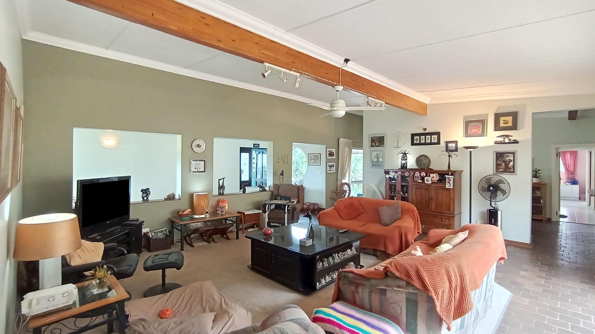 Lounges - 47 square meters of property in Uvongo