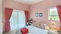 Bed Room 2 - 17 square meters of property in Uvongo