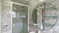 Bathroom 3+ - 13 square meters of property in Uvongo
