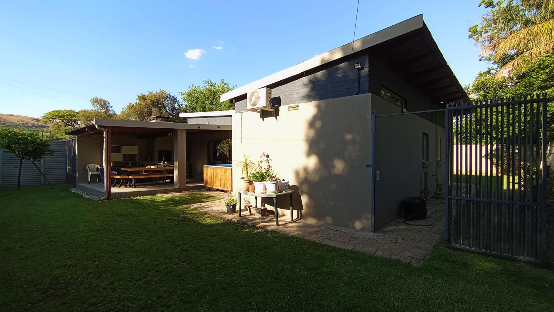 Backyard of property in Villieria