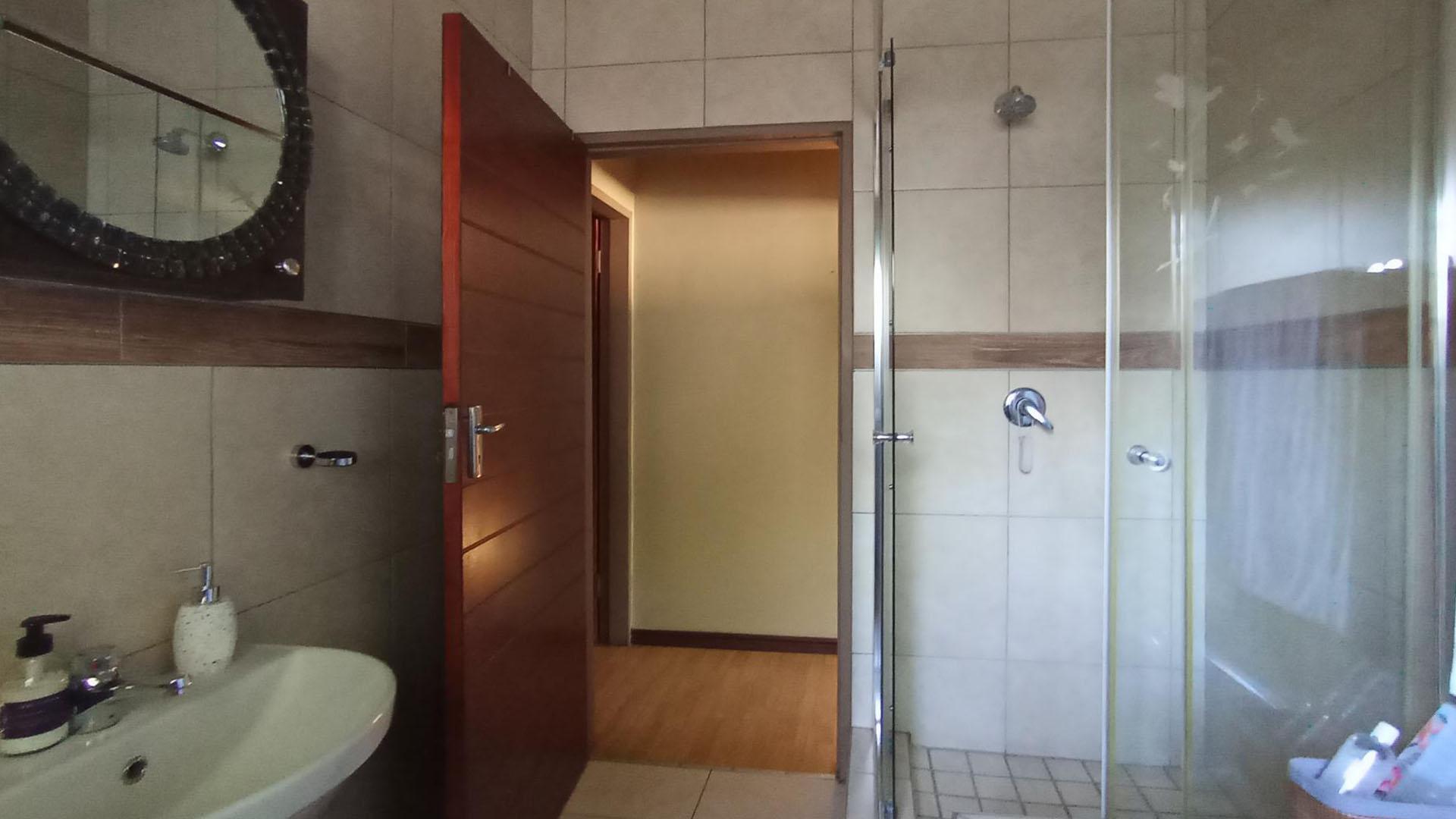 Bathroom 1 - 6 square meters of property in Villieria