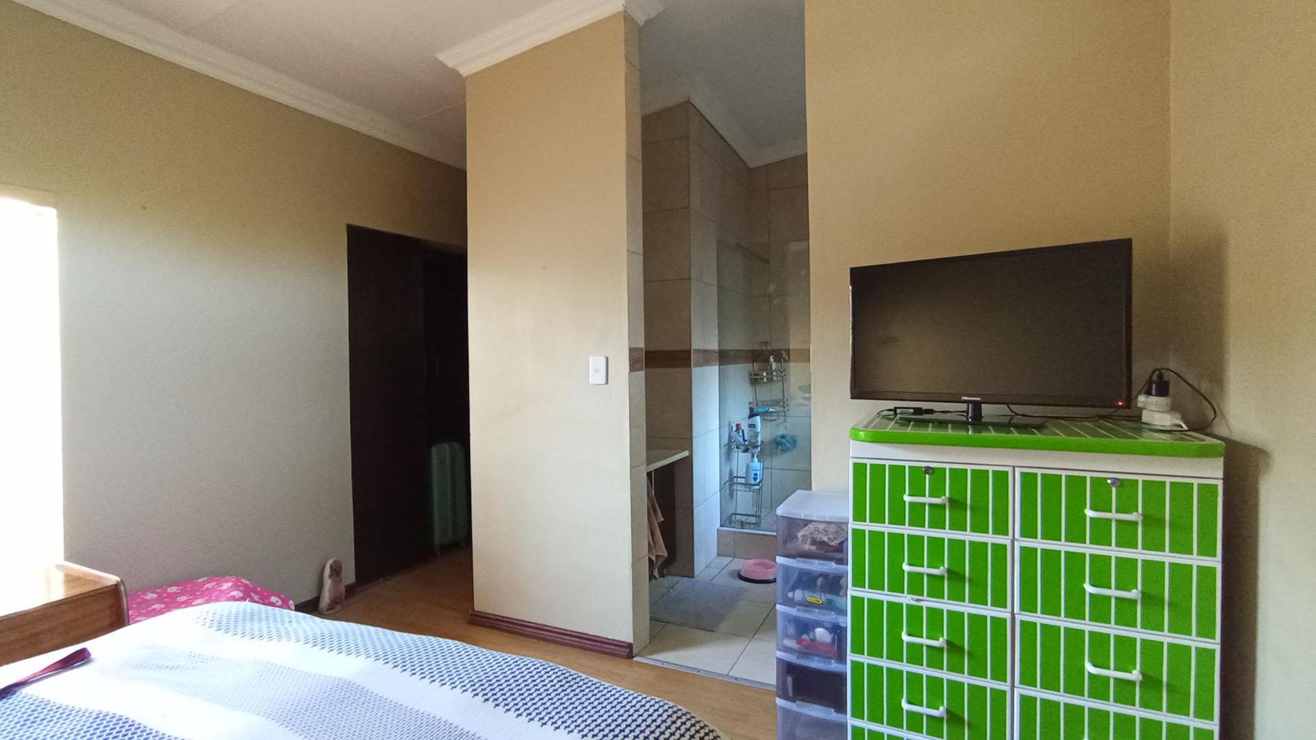 Main Bedroom - 21 square meters of property in Villieria