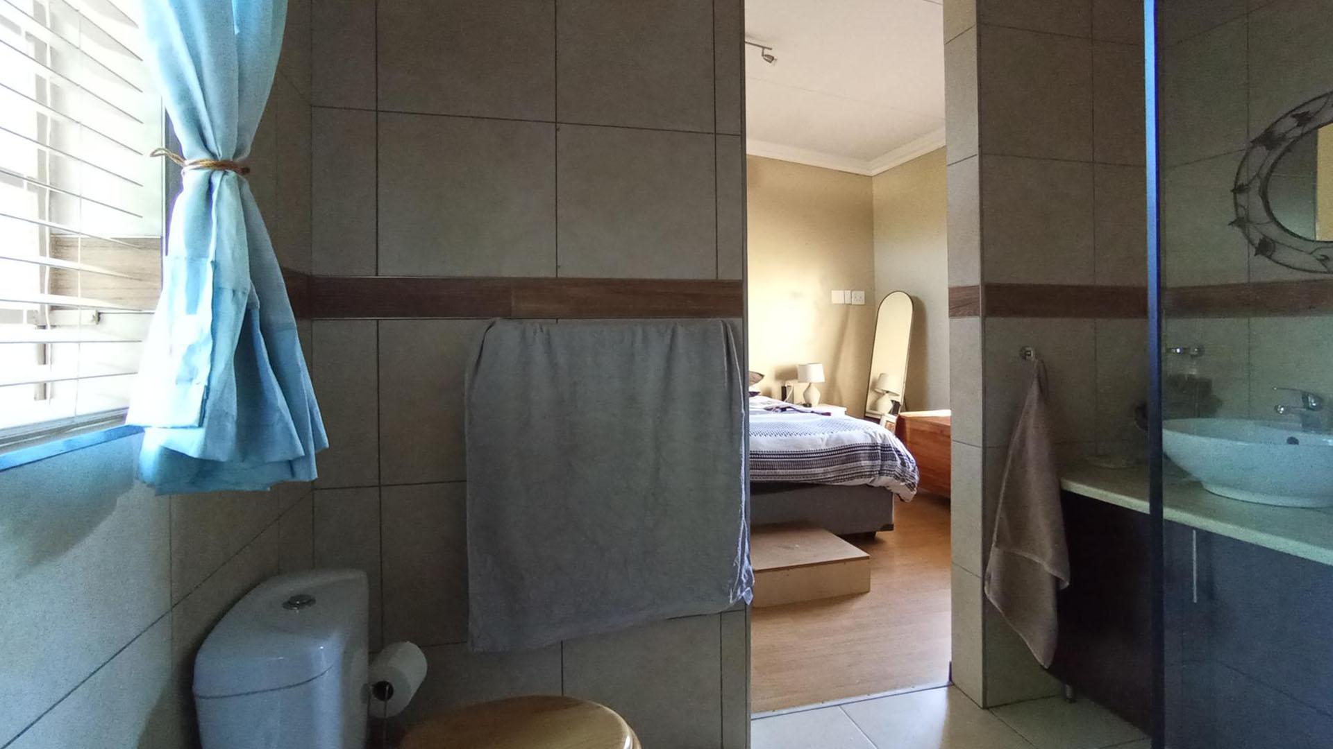 Main Bathroom - 7 square meters of property in Villieria