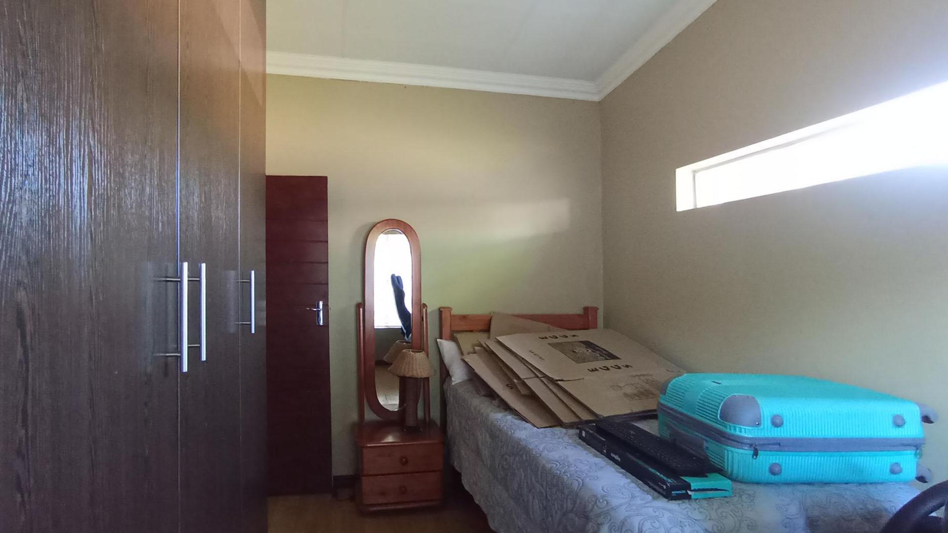 Bed Room 1 - 11 square meters of property in Villieria