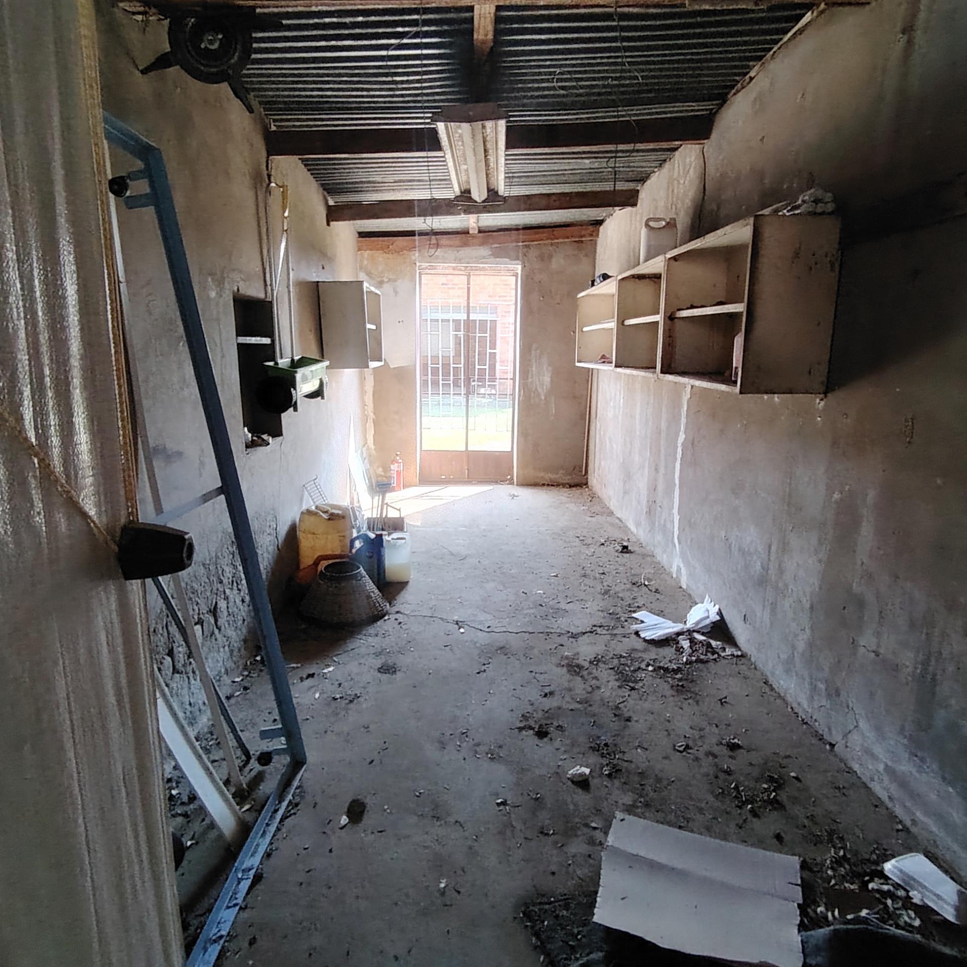 Spaces of property in Roodewal