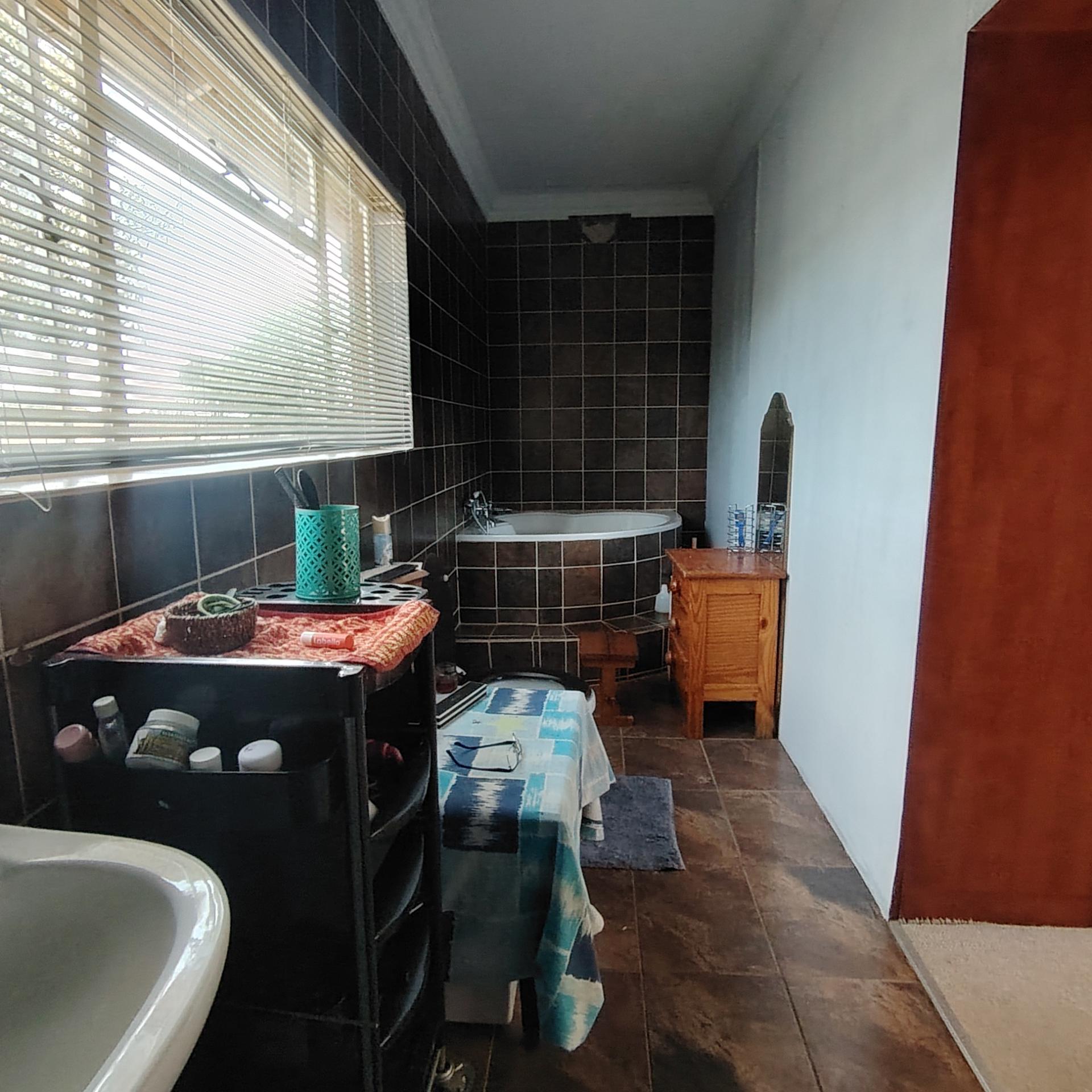 Main Bathroom of property in Roodewal
