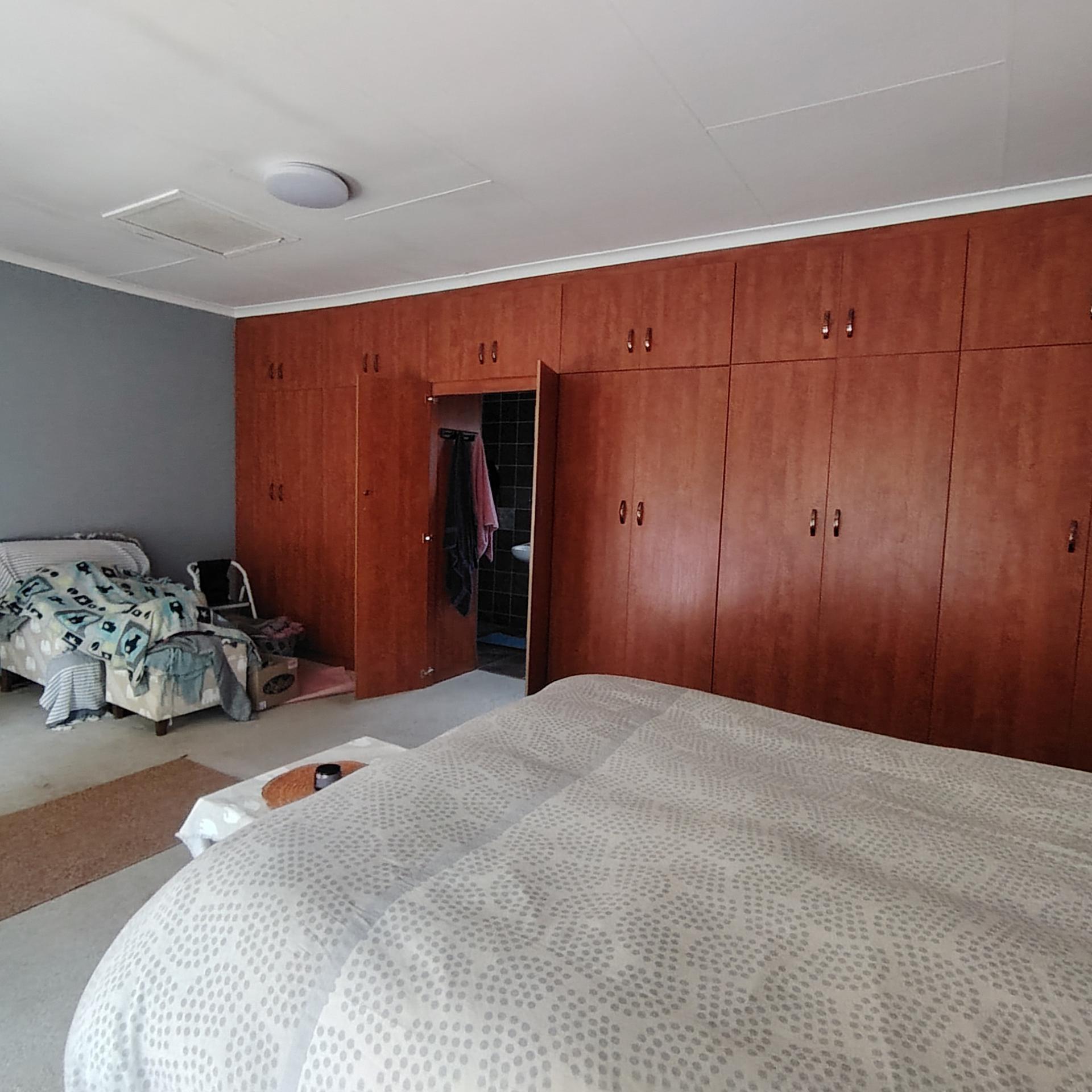 Main Bedroom of property in Roodewal