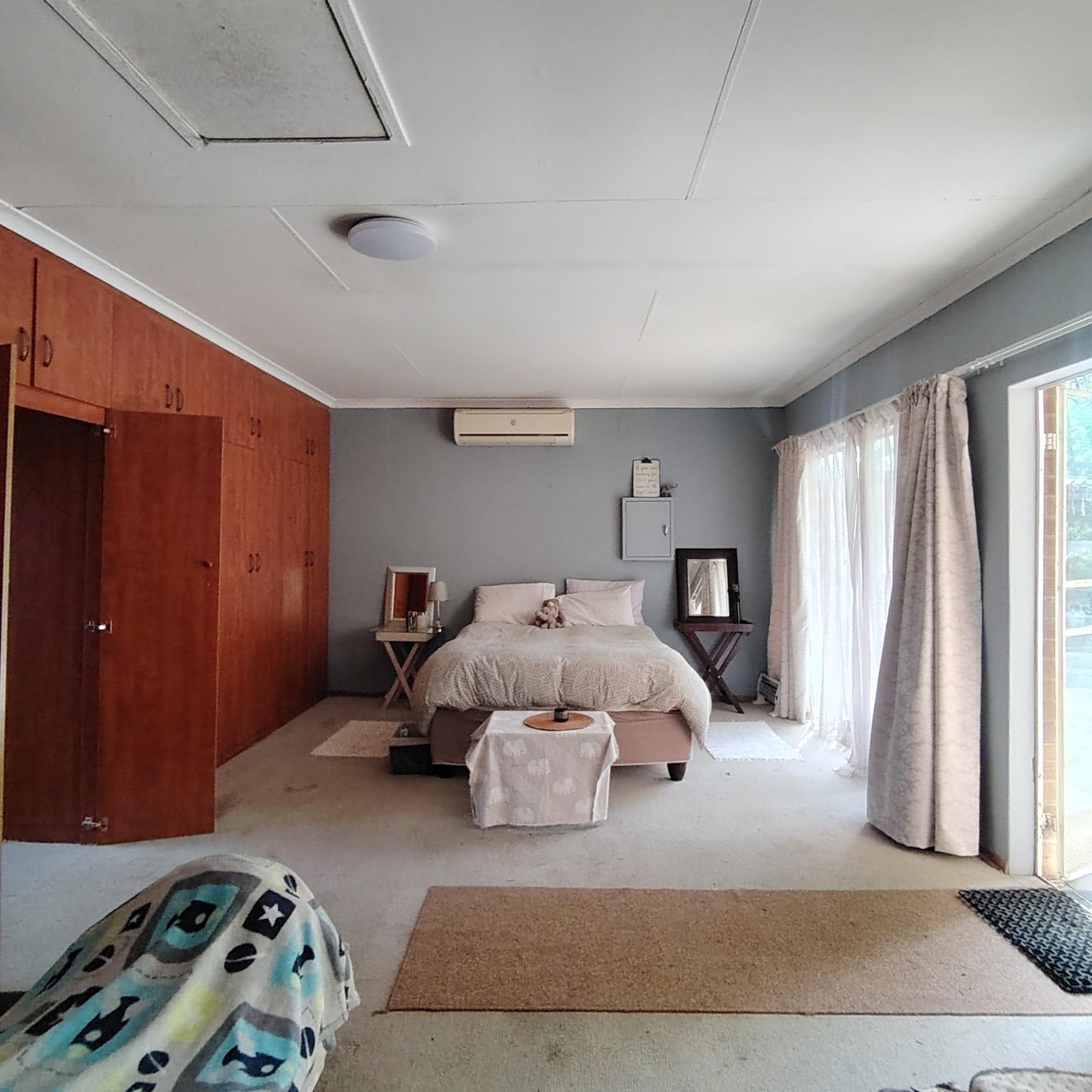 Main Bedroom of property in Roodewal