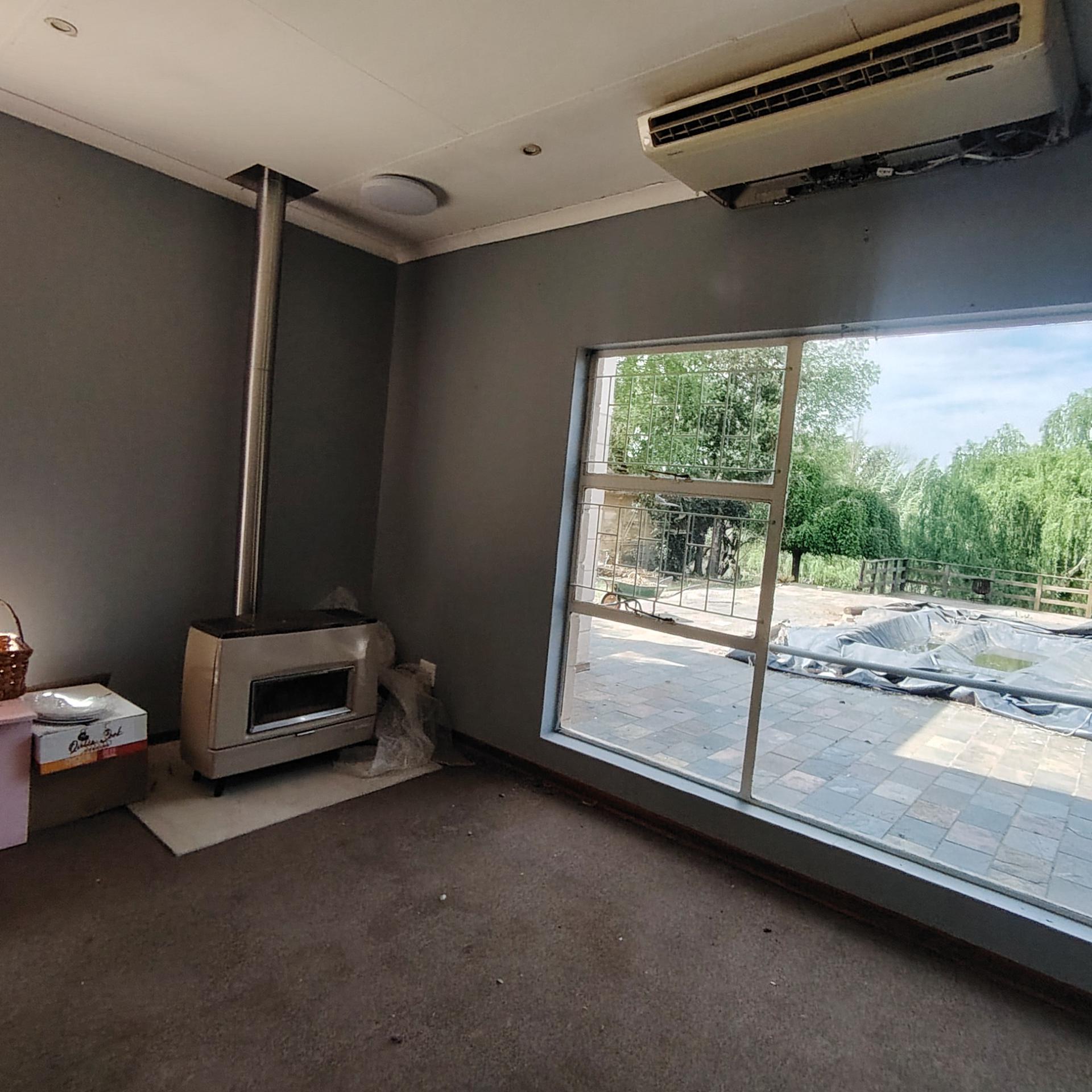 Lounges of property in Roodewal