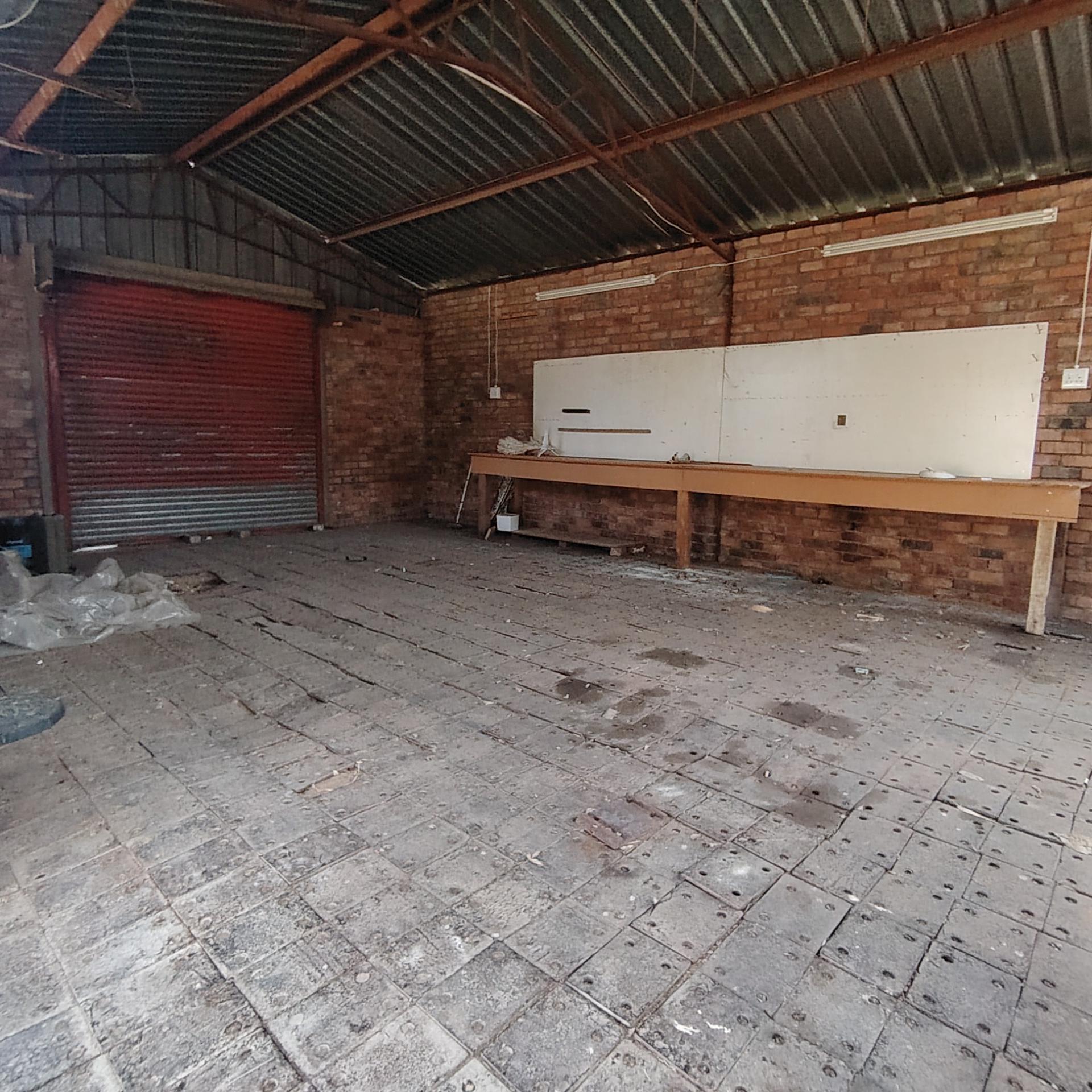 Garage of property in Roodewal