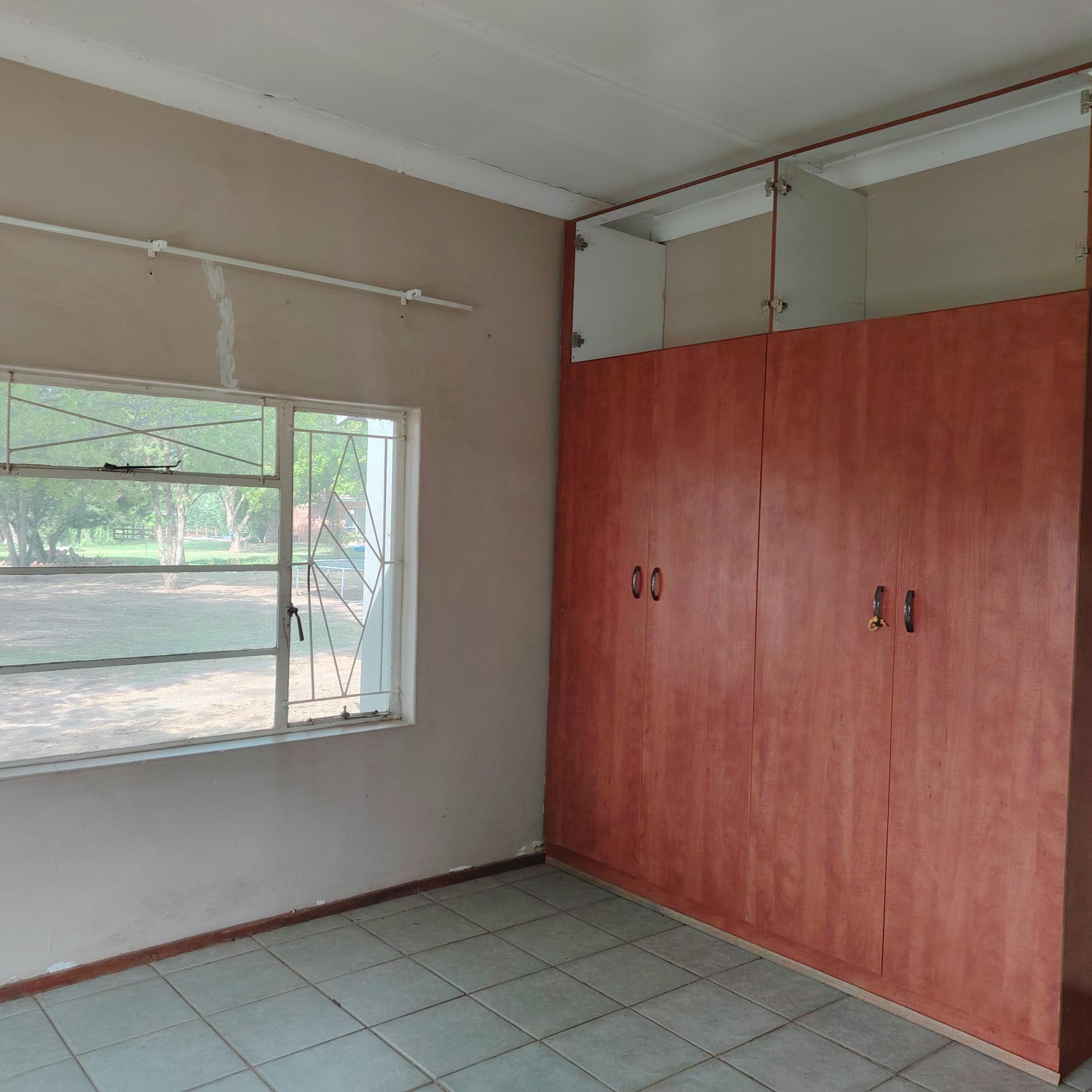 Bed Room 5+ of property in Roodewal