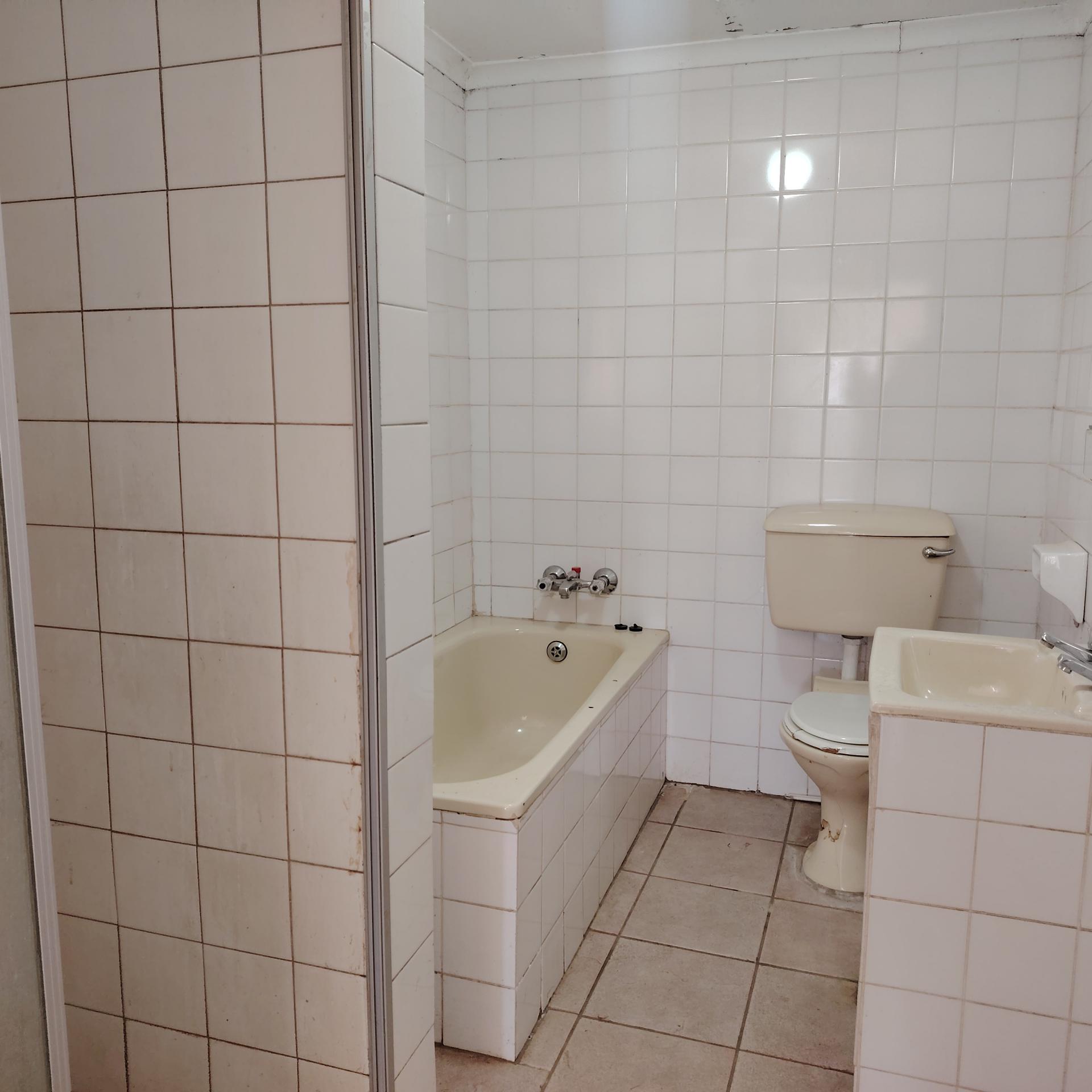 Bathroom 3+ of property in Roodewal
