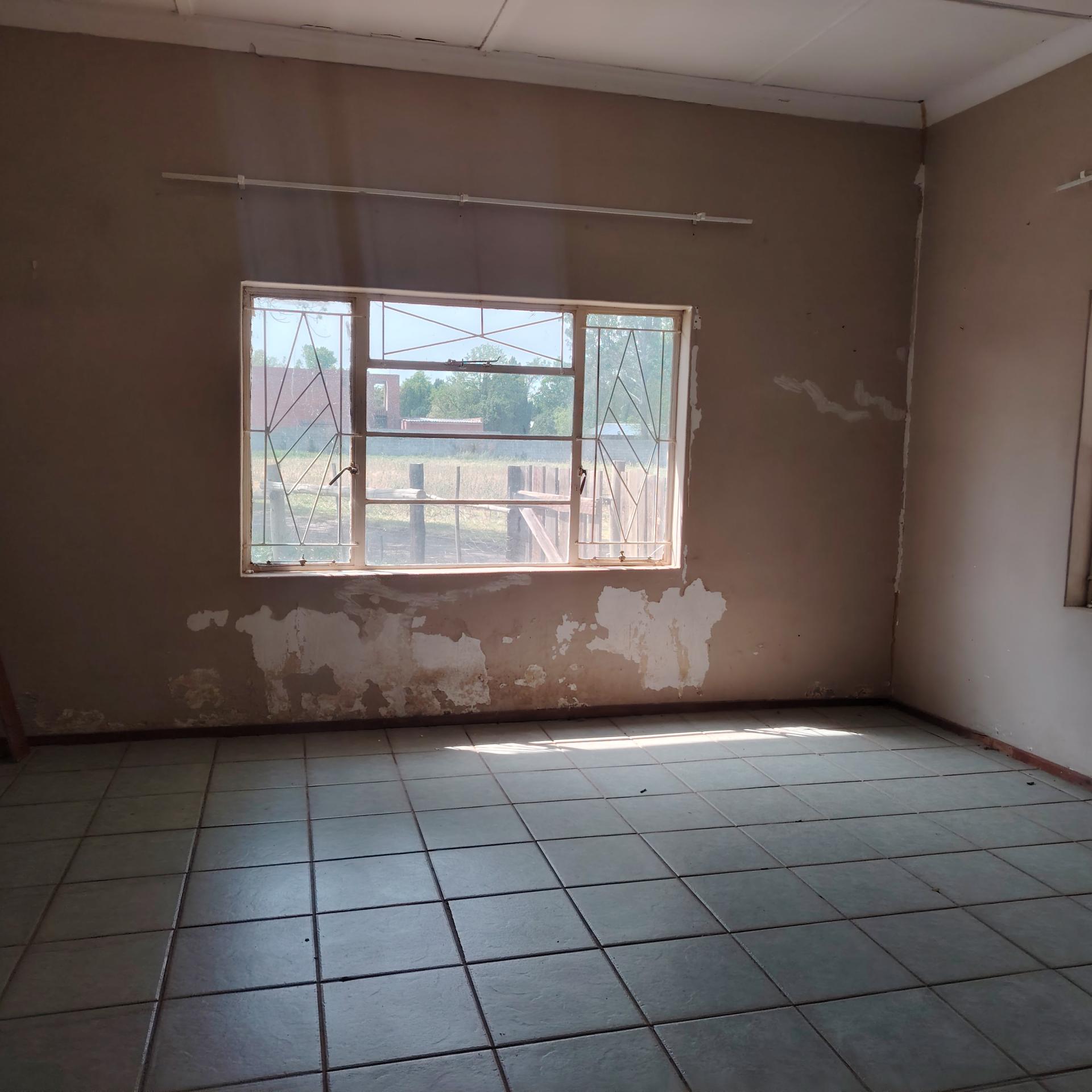 Bed Room 5+ of property in Roodewal