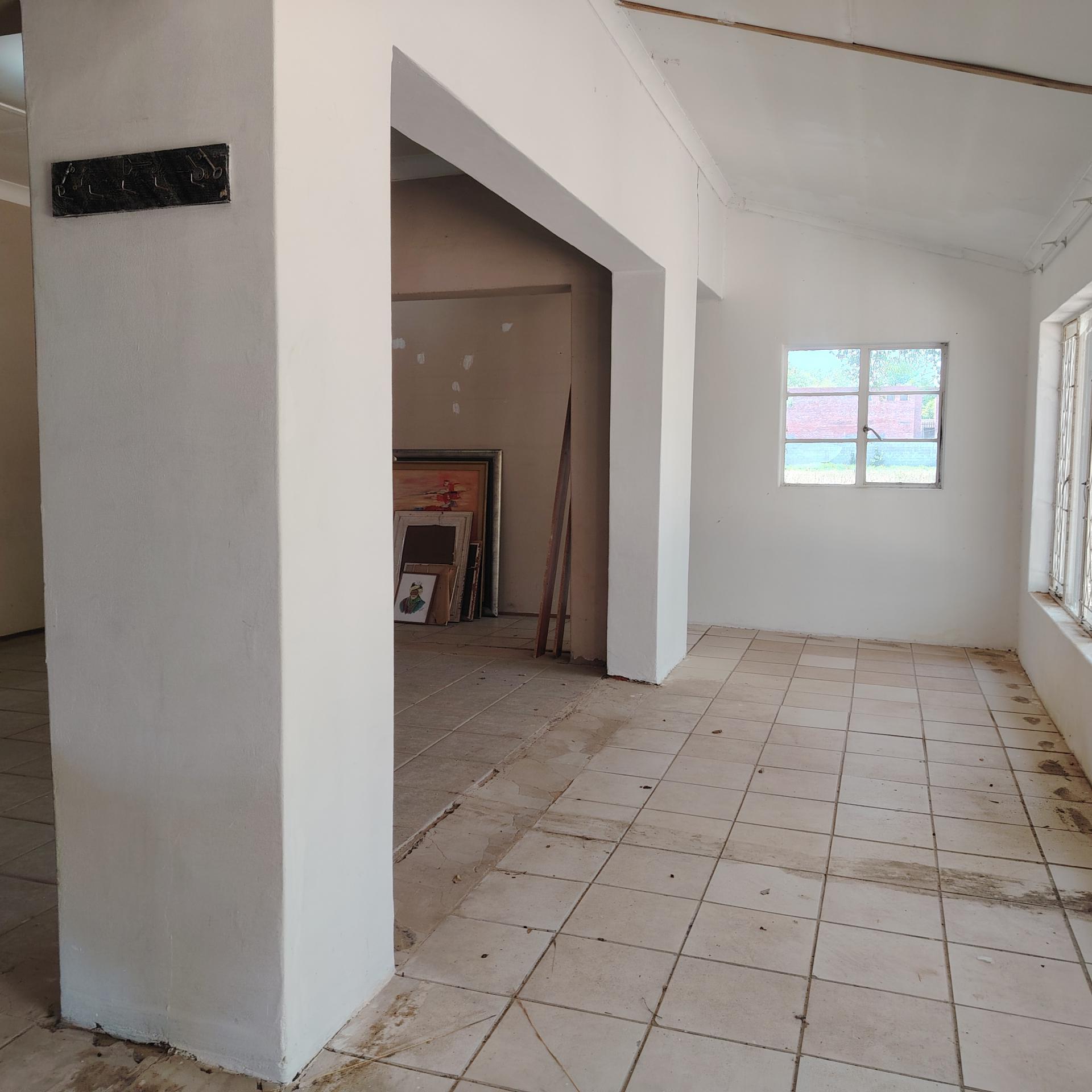 Spaces of property in Roodewal