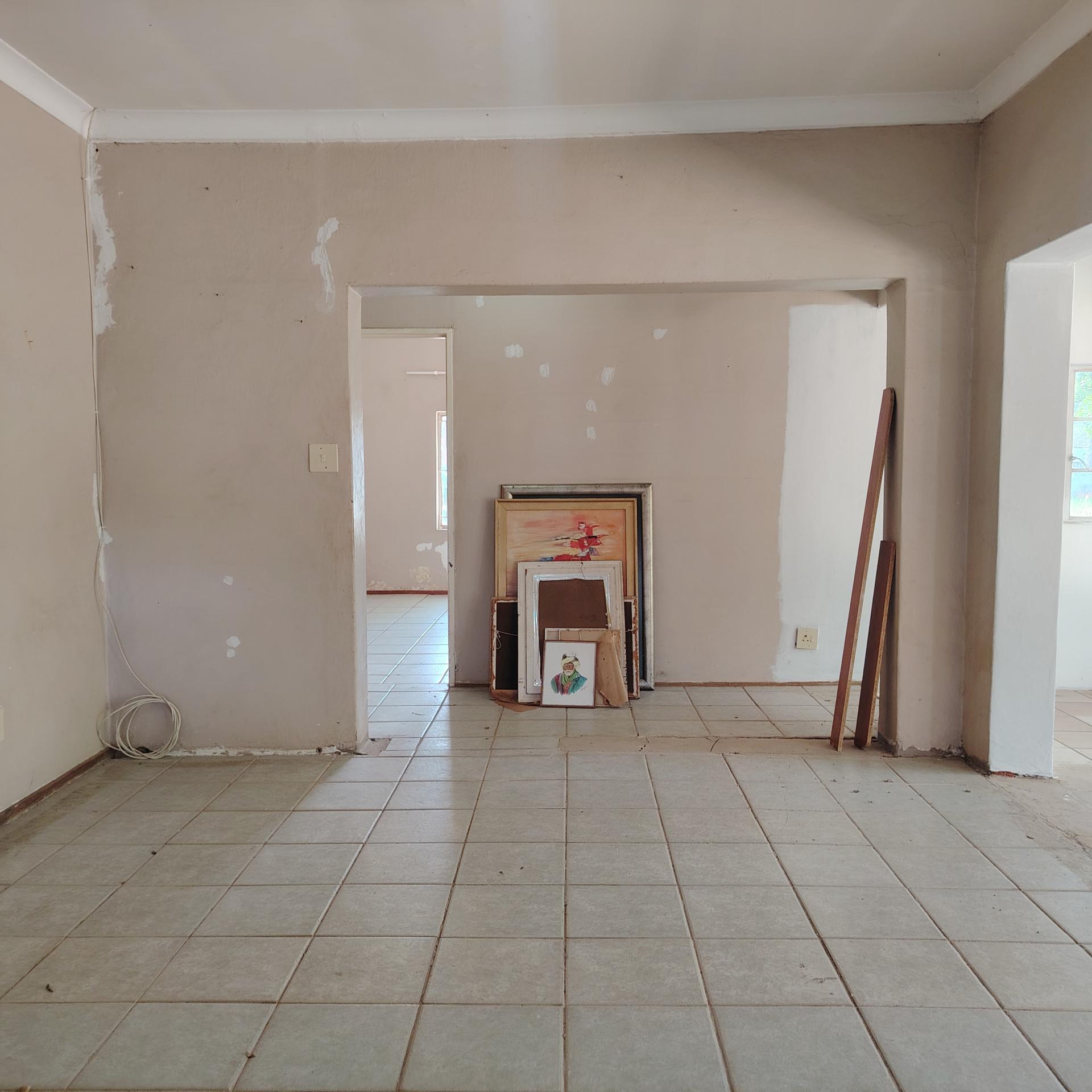 Spaces of property in Roodewal