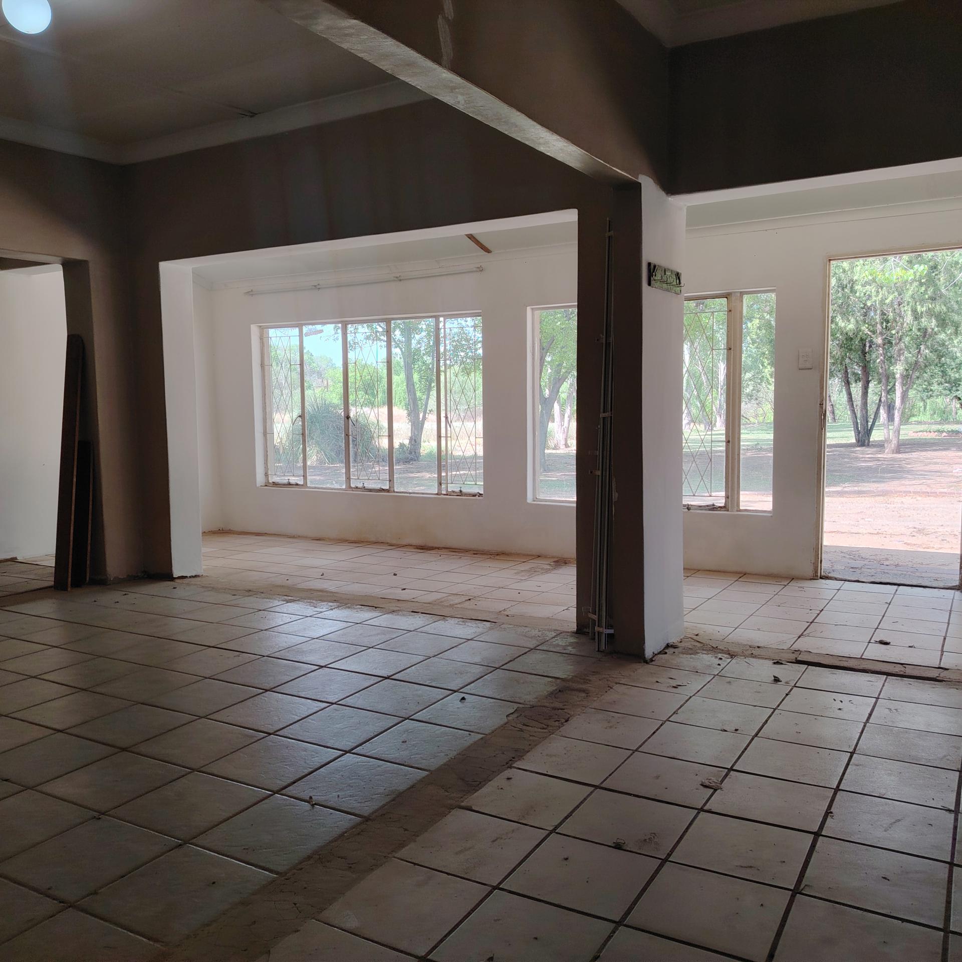 Spaces of property in Roodewal