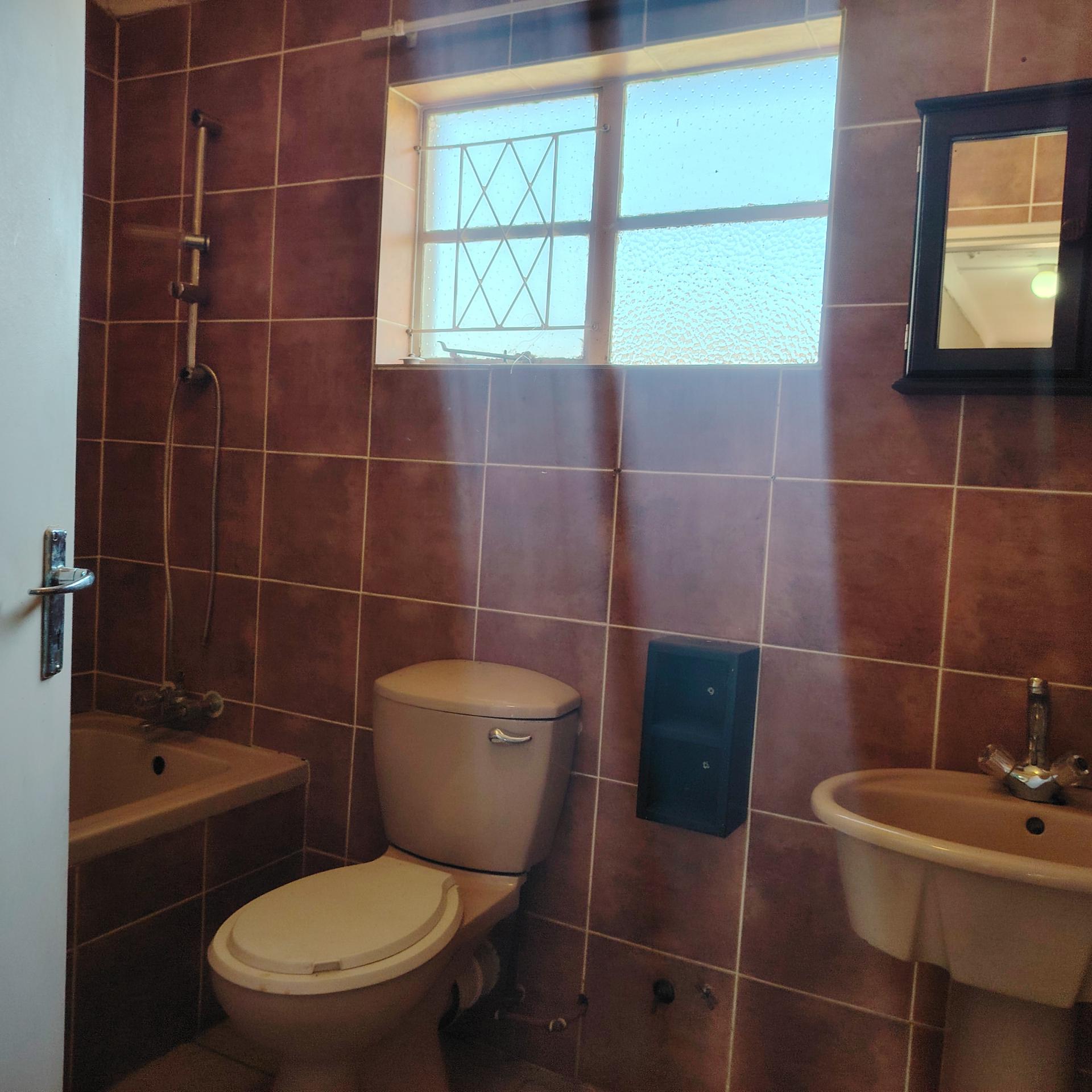 Bathroom 3+ of property in Roodewal