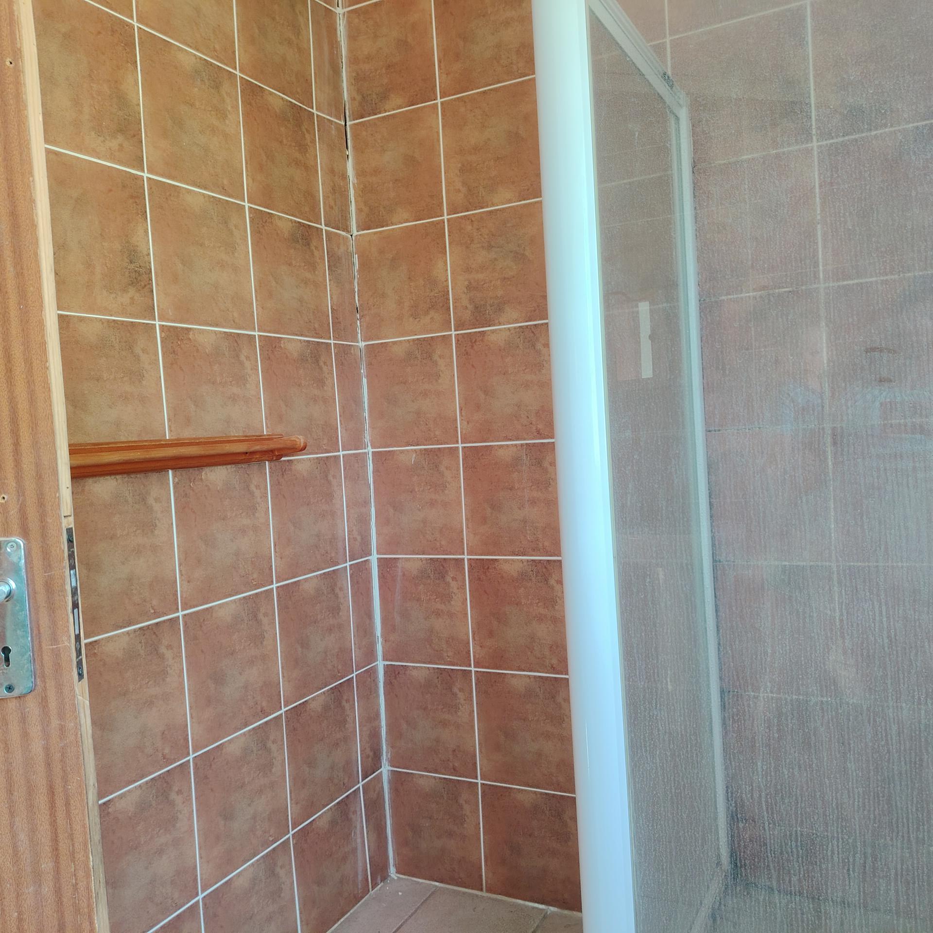 Bathroom 3+ of property in Roodewal